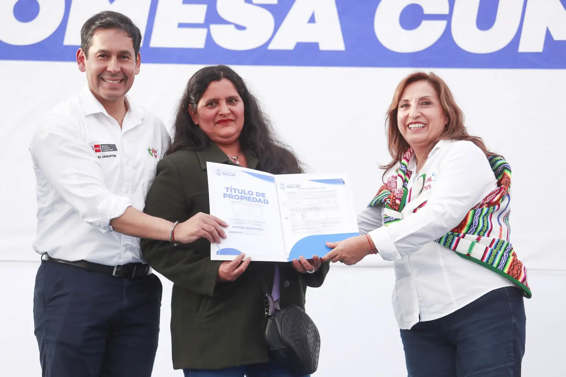 Presidenta Dina Boluarte participa en la ceremonia de entrega de 2000 títulos de propiedad que realiza la Municipalidad Provincial del Callao, en Pachacútec, Ventanilla.Foto:ANDINA/Prensa Presidencia