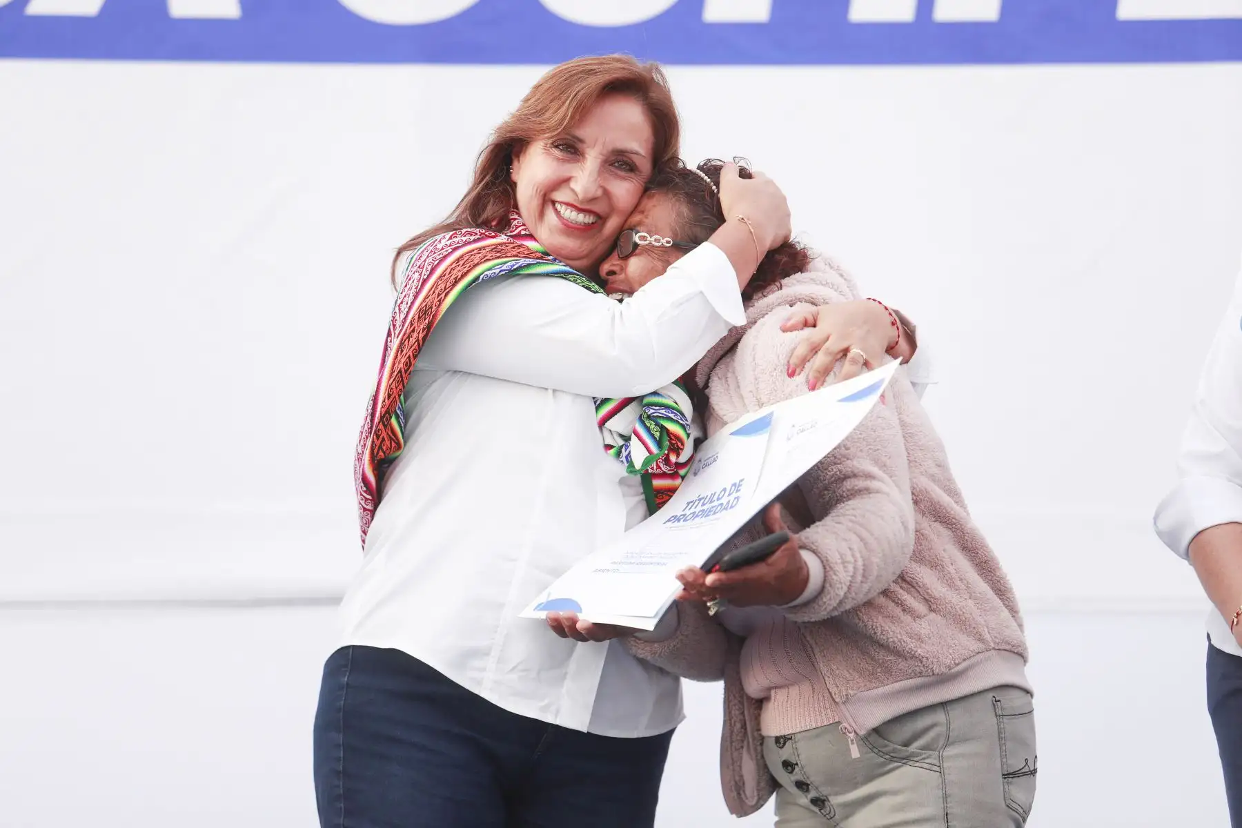 Presidenta Dina Boluarte participa en la ceremonia de entrega de 2000 títulos de propiedad que realiza la Municipalidad Provincial del Callao, en Pachacútec, Ventanilla.Foto:ANDINA/Prensa Presidencia