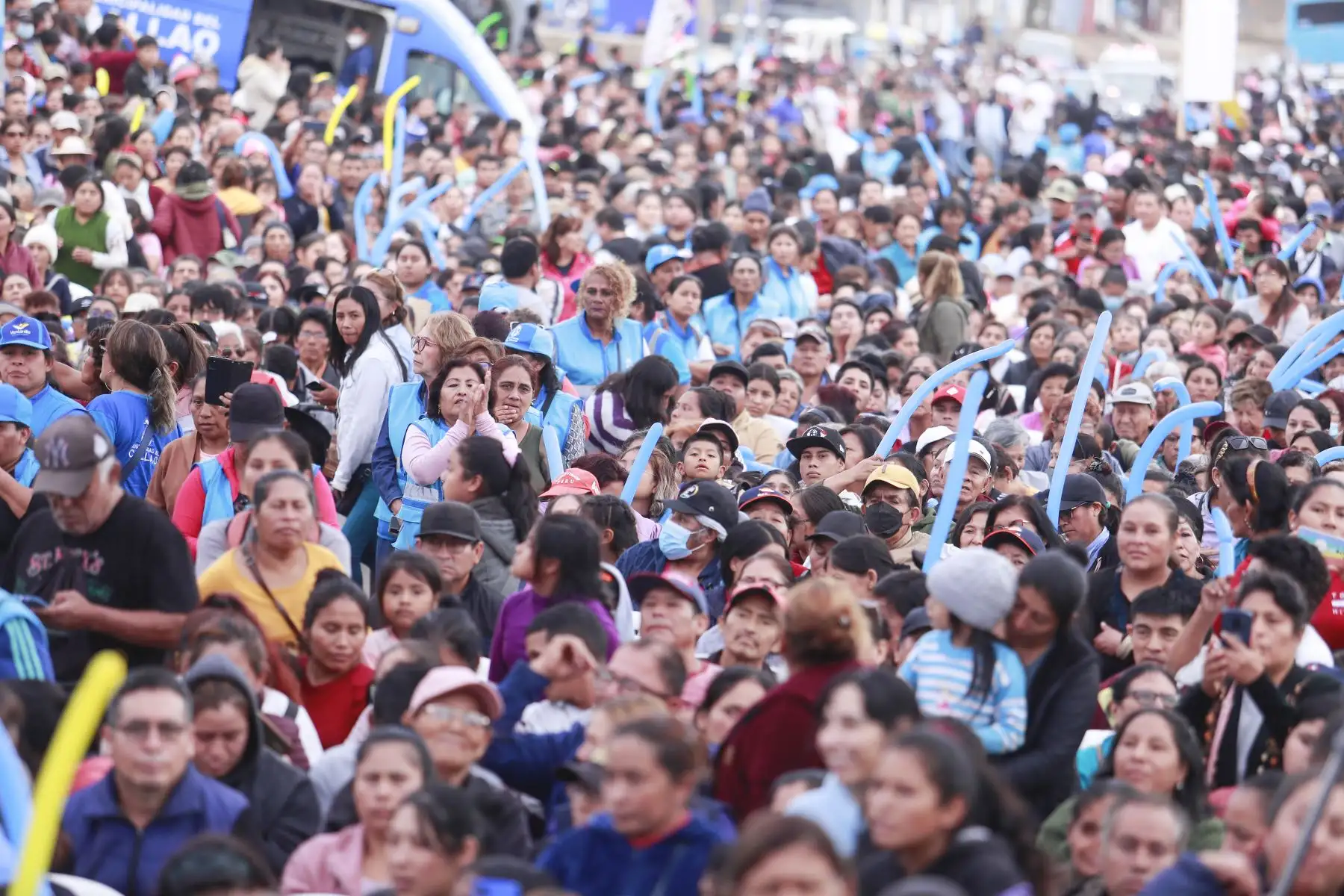 Presidenta Dina Boluarte participa en la ceremonia de entrega de 2000 títulos de propiedad que realiza la Municipalidad Provincial del Callao, en Pachacútec, Ventanilla.Foto:ANDINA/Prensa Presidencia