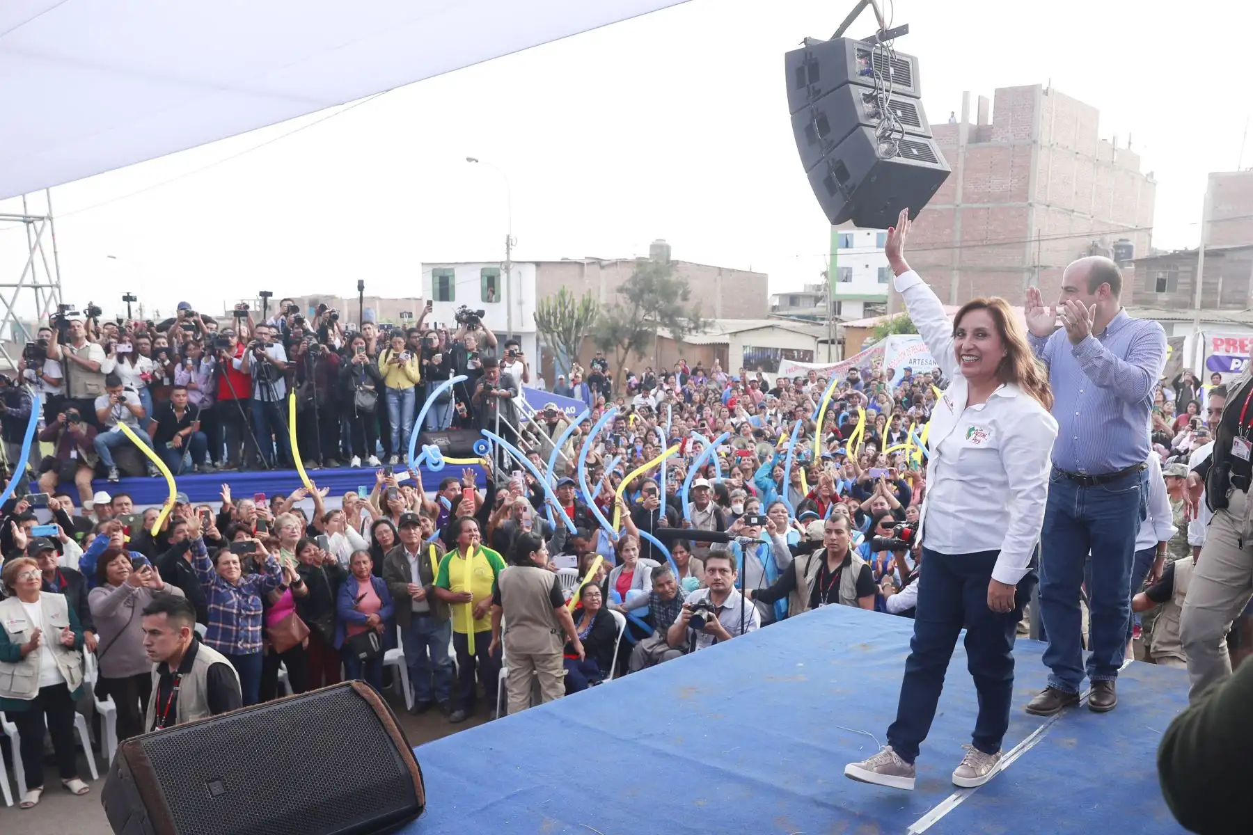 Presidenta Dina Boluarte participa en la ceremonia de entrega de 2000 títulos de propiedad que realiza la Municipalidad Provincial del Callao, en Pachacútec, Ventanilla.Foto:ANDINA/Prensa Presidencia