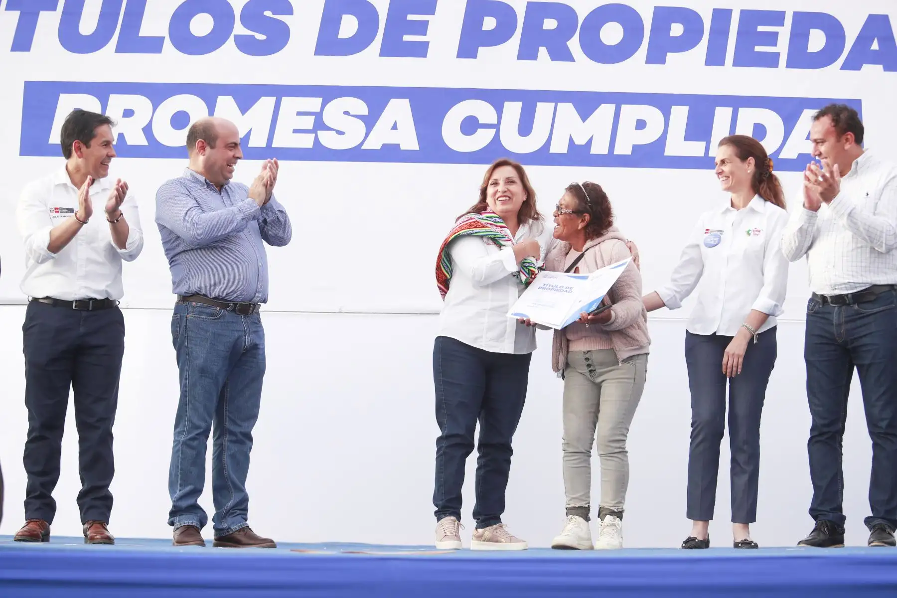 Presidenta Dina Boluarte participa en la ceremonia de entrega de 2000 títulos de propiedad que realiza la Municipalidad Provincial del Callao, en Pachacútec, Ventanilla.Foto:ANDINA/Prensa Presidencia