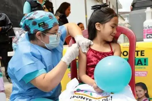 Vacunas contra la influenza y covid-19 se pueden recibir en simultáneo. Foto: ANDINA/Difusión.