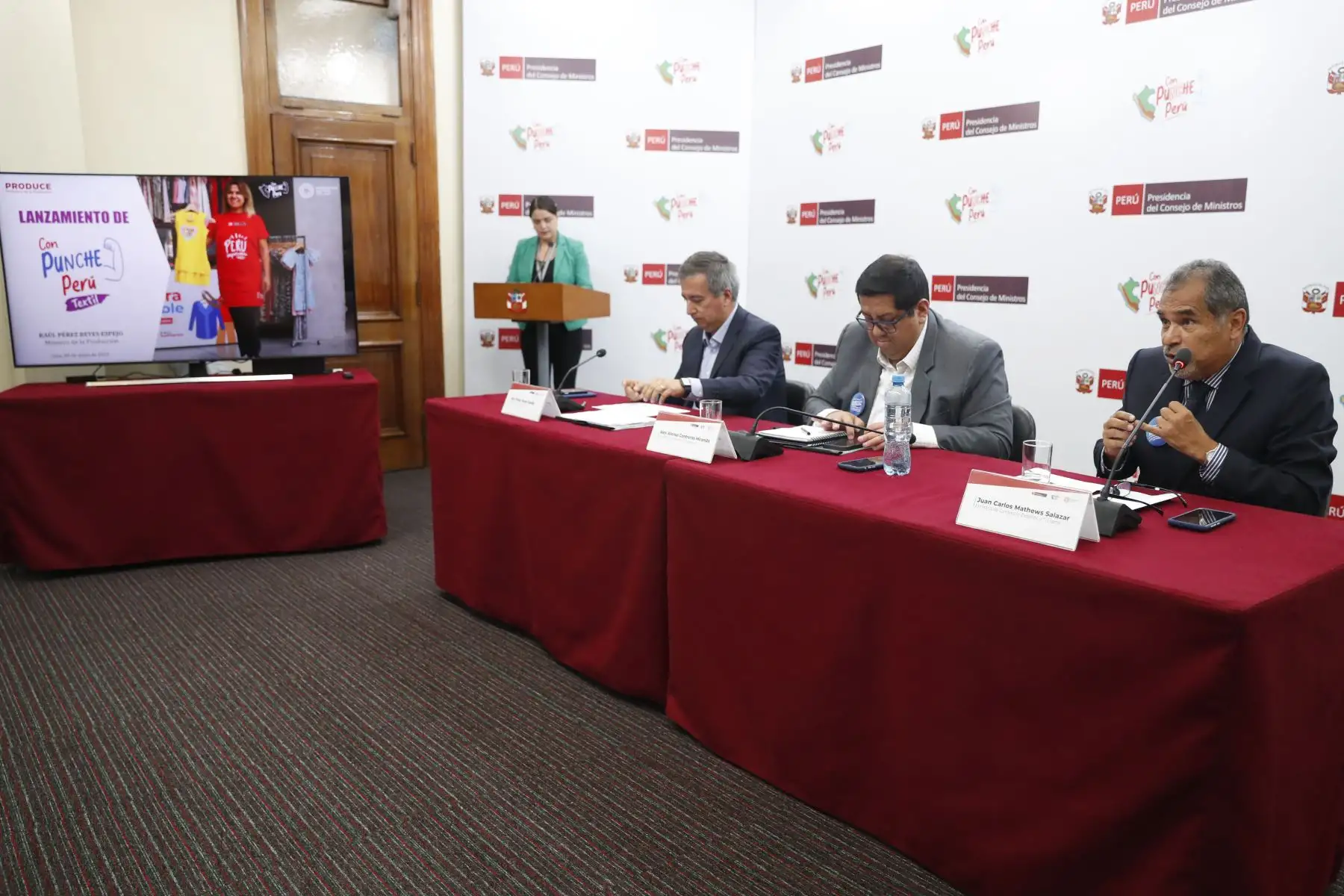 Ministros de Estado participan en el lanzamiento de Con Punche Perú Textil, medida económica para reactivar el sector textil. Foto: ANDINA/Daniel Bracamonte