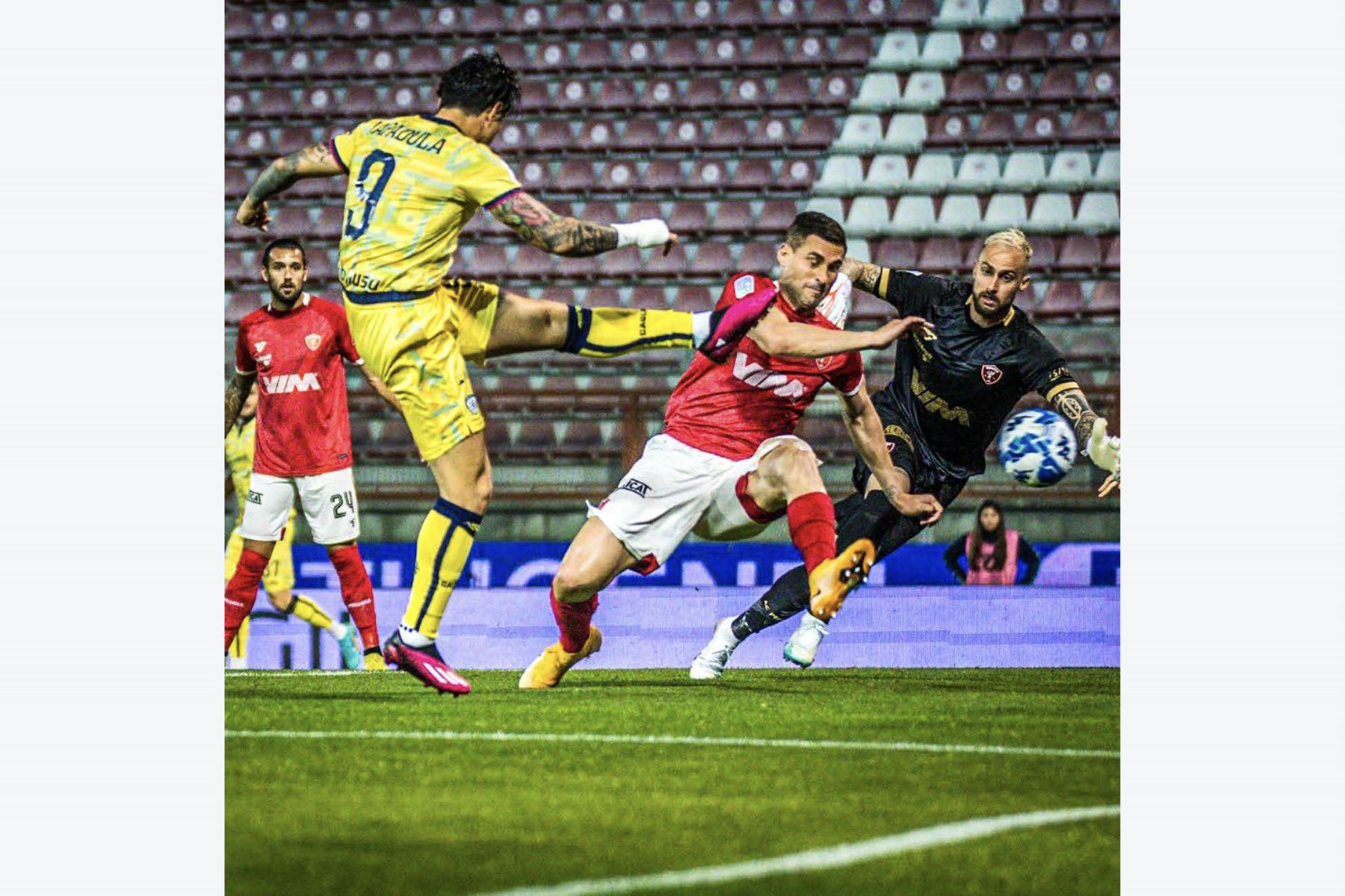 Con dos goles del peruano Gianluca Lapadula, Cagliari venció por 5-0 al Perugia, por la fecha 36 de la Serie B de Italia. Foto:Internet/Medios