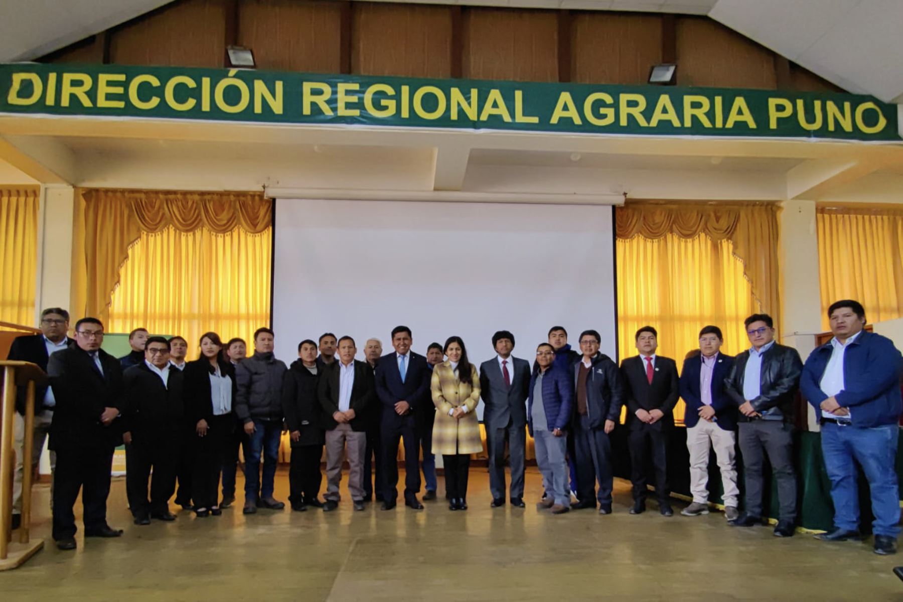 Funcionarios de Servir, gobierno regional y municipalidades de Puno se reunieron para consolidar la estrategia "Reactivación con idoneidad". Foto: ANDINA/Servir.