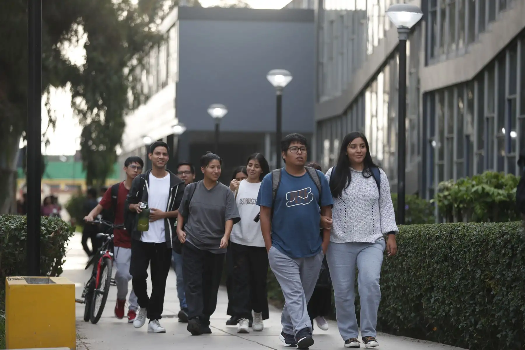 Educación superior trasciende al aula: instituciones incluyen a familias en el aprendizaje