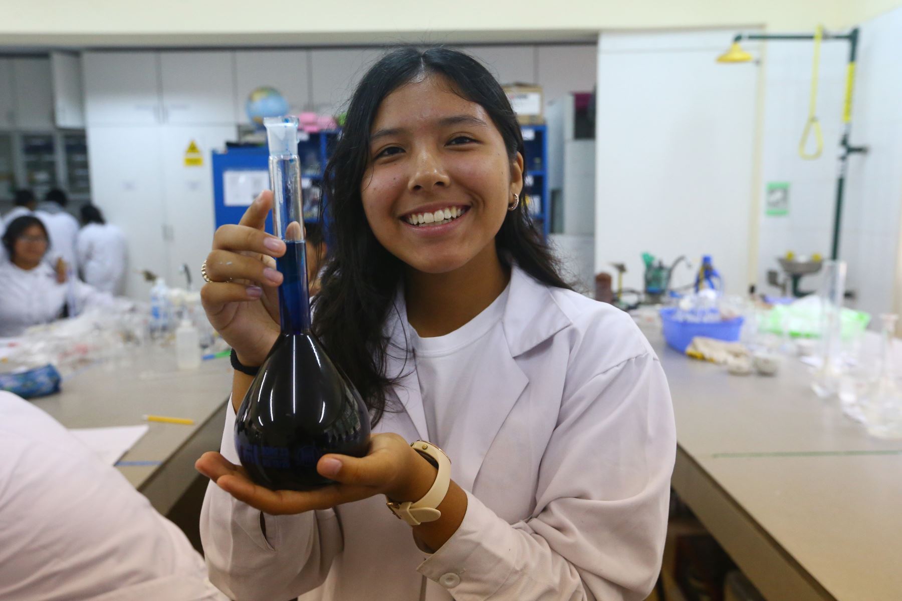 La estudiante Yamila Rivas Molina fue elegida como parte de la tripulación del programa "Ella es Astronauta" para visitar la NASA.  Foto: ANDINA/Eddy Ramos