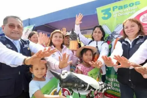 Como parte de las acciones preventivas contra el zancudo Aedes aegypti, transmisor del dengue, zika y chikunguña, el Ministerio de Salud realizó la campaña de sensibilización “Hazle el pare al dengue”, en el distrito de Alto Trujillo, en La Libertad, que convocó a más de 500 personas, entre niños y adultos.