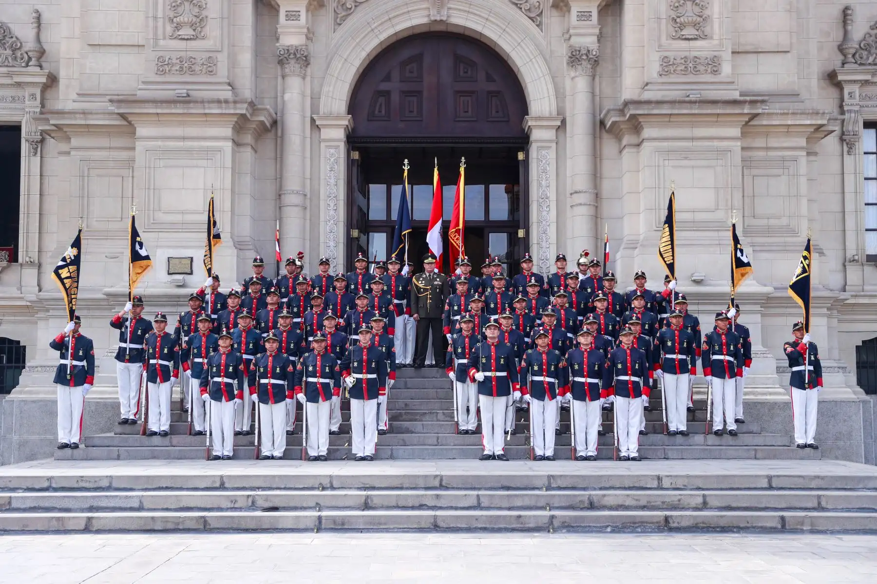 El cambio de guardía es una de las actividades que se realiza tradicionalmente en el espacio ejecutivo más importante de Lima,

Foto: ANDINA/Prensa Presidencia