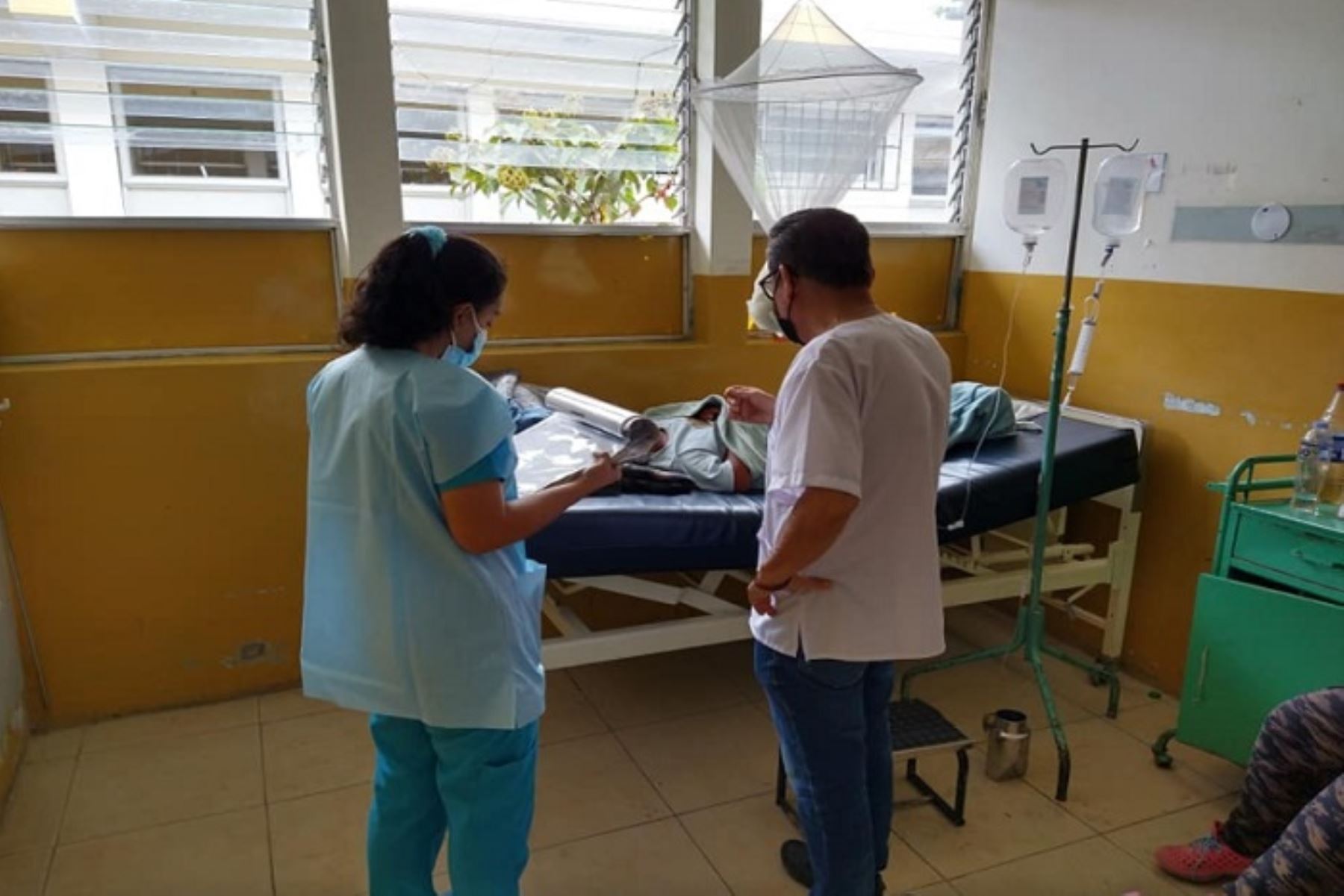 Ambos pacientes no registran mayores complicaciones hasta el momento; sin embargo, son monitoreados por el personal sanitario.