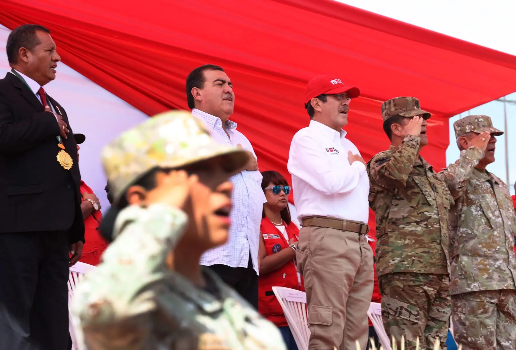 El Comando Conjunto de las Fuerzas Armadas viene organizando la Primera Campaña Cívica Multisectorial que se llevará a cabo en la Región Ica. Las actividades iniciarán en la zona del parque principal de Expansión Urbana durante los días 5, 6 y 7 de mayo y, posteriormente, en la loza deportiva de Barrio Chino del 9 al 11 de mayo del presente año. 
Foto: ANDINA/Difusión