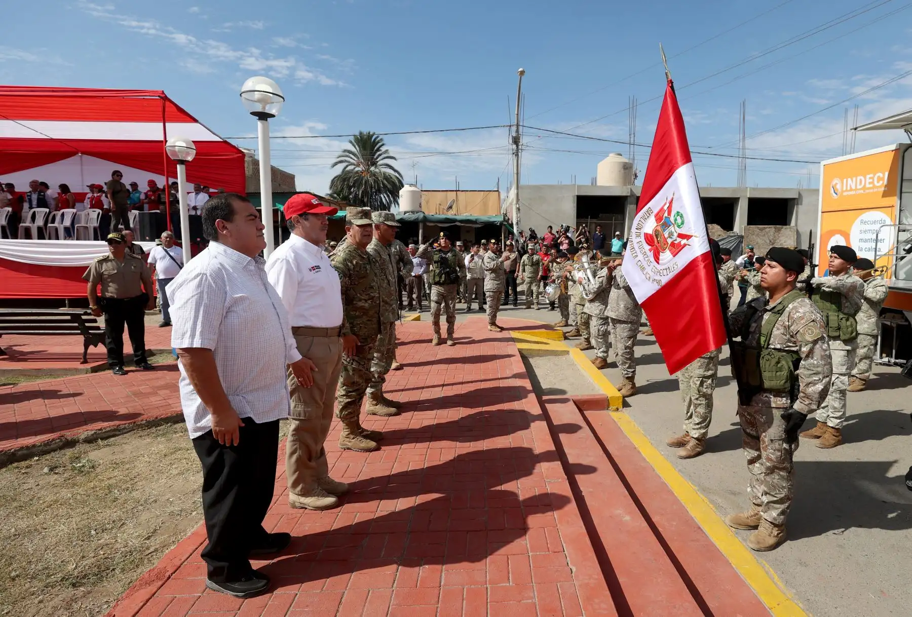 El Comando Conjunto de las Fuerzas Armadas viene organizando la Primera Campaña Cívica Multisectorial que se llevará a cabo en la Región Ica. Las actividades iniciarán en la zona del parque principal de Expansión Urbana durante los días 5, 6 y 7 de mayo y, posteriormente, en la loza deportiva de Barrio Chino del 9 al 11 de mayo del presente año.
Foto: ANDINA/Difusión