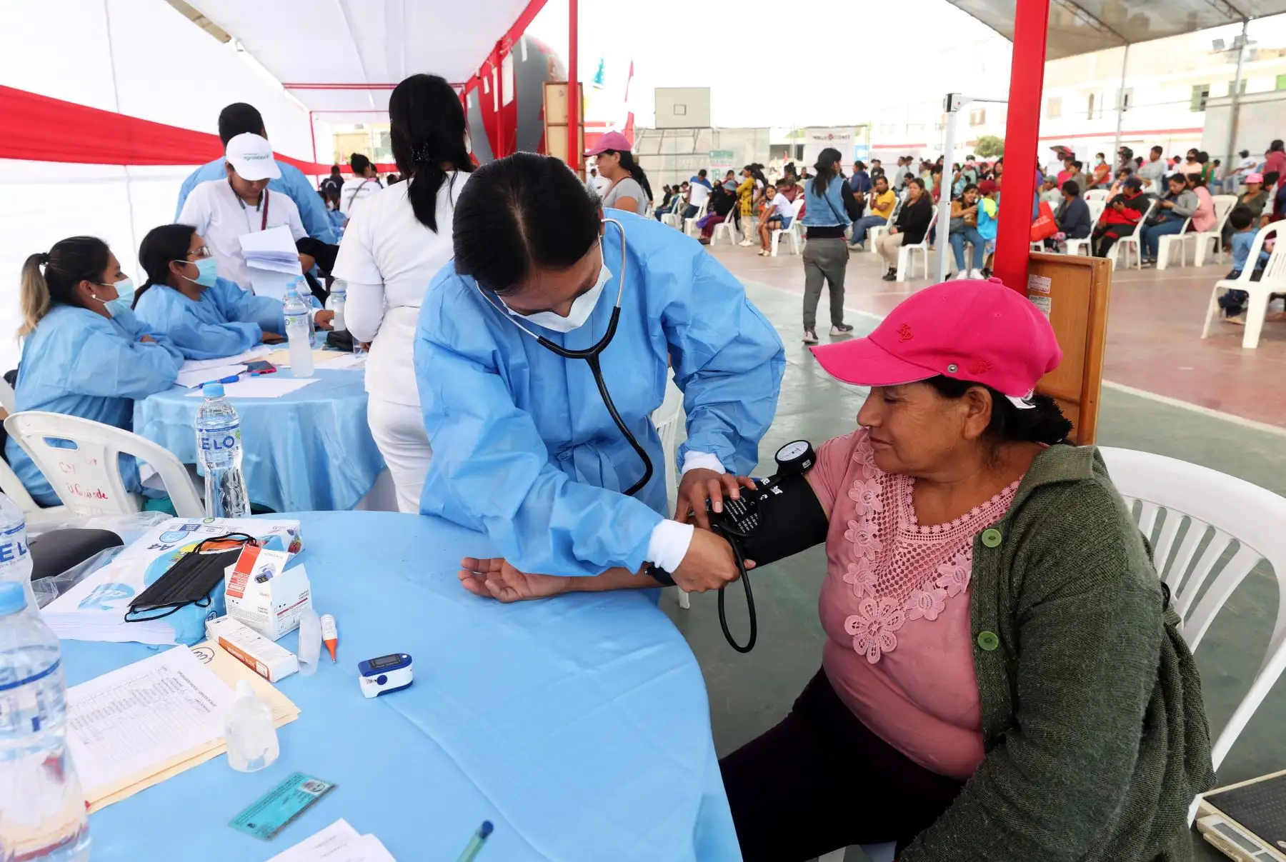 Durante estas fechas se brindará asistencia médica para el diagnóstico oportuno de enfermedades en las especialidades de pediatría, ginecología, gastroenterología, otorrinolaringología, traumatología, neurología, urología, endocrinología, cardiología, psicología, nutrición, obstetricia, odontología y, servicios como: ecografías, rayos X, laboratorio, farmacia, etc. 
Foto: ANDINA/Difusión