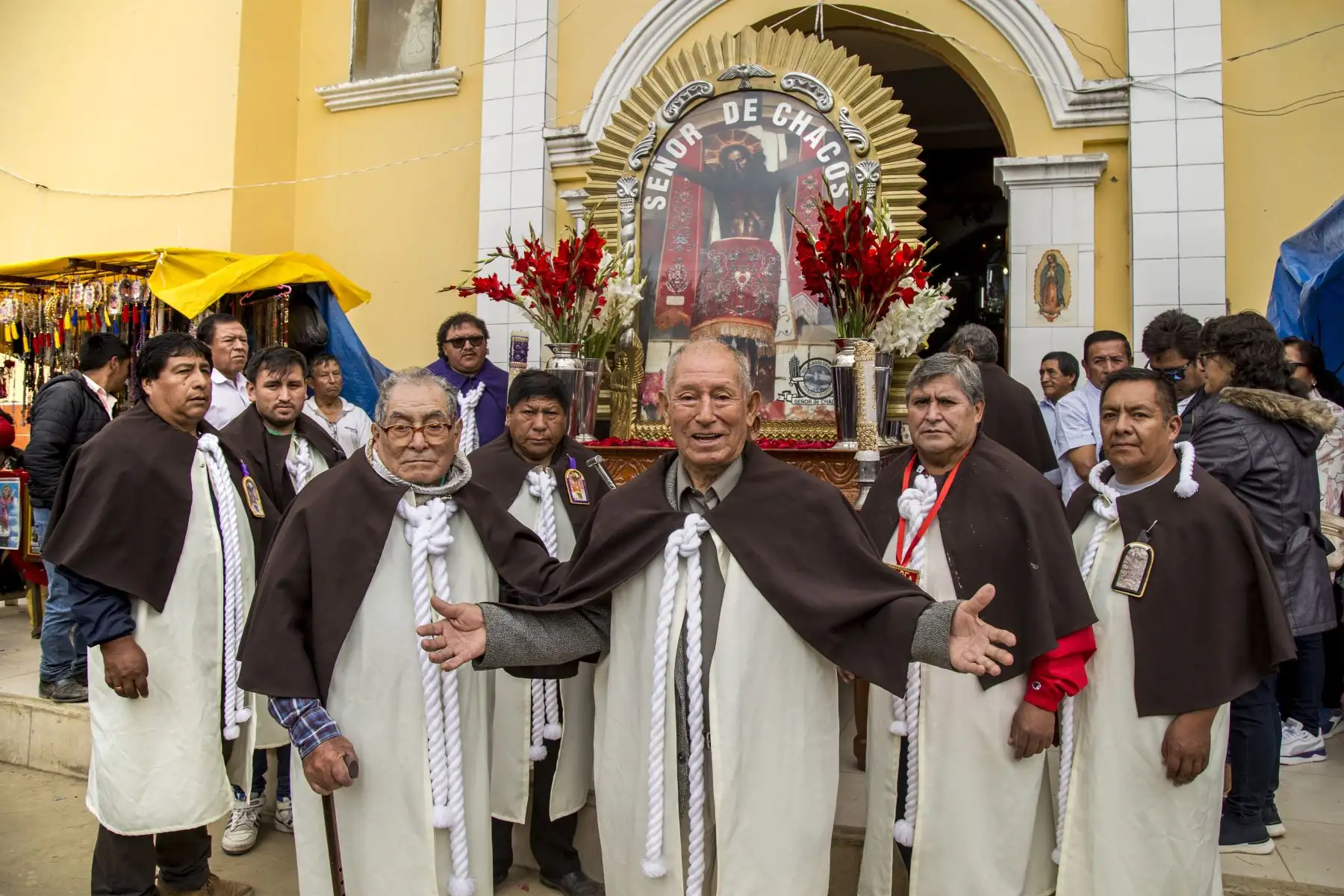 Al tercer día, se celebra la santa misa, para dar paso a la procesión del Señor de Chacos por los alrededores de la ciudad entre cantos, oraciones y peticiones.
Foto: Cortesía Nadia Rain