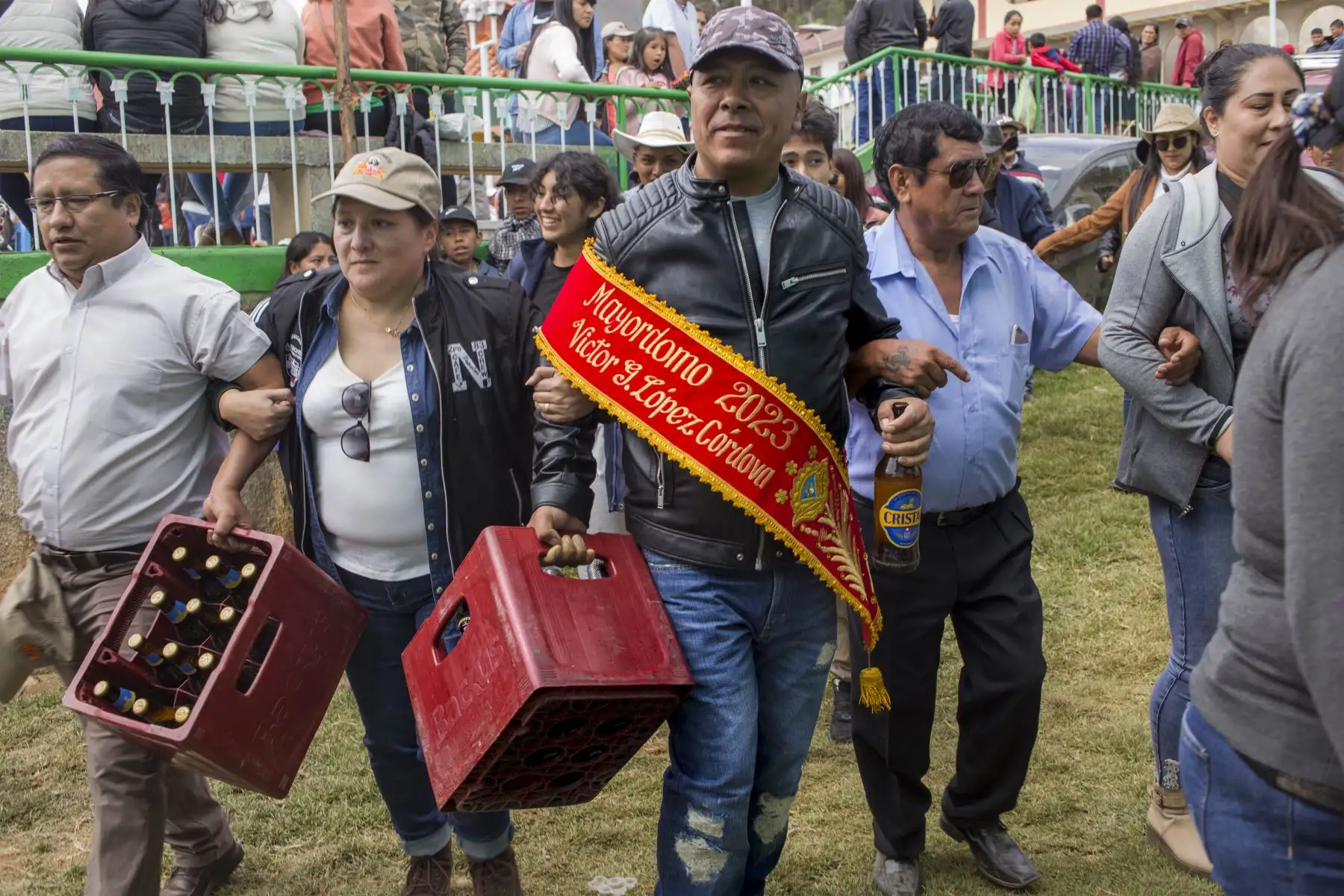 Cada año, la Comunidad Campesina de Chacos ubicada en el distrito de San Rafael en el departamento de Huánuco recibe la visita de fieles de todas partes del país. Durante el primer día, se realiza la peregrinación y penitencia por parte de los creyentes, quienes portan ofrendas, velas y flores. La tradición dice que  se debe realizar esta peregrinación durante 7 años seguidos para que el milagro se cumpla.
Foto: Cortesía Nadia Rain