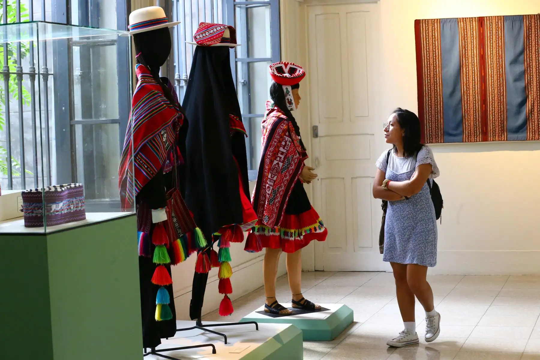 El Ministerio de Cultura, en el marco del programa Museos Abiertos, invita a familias y público en general a visitar libremente los cerca de 50 museos administrados por el Estado. En la imagen, la visita al Museo Nacional de la Cultura Peruana.
Foto: ANDINA/Eddy Ramos