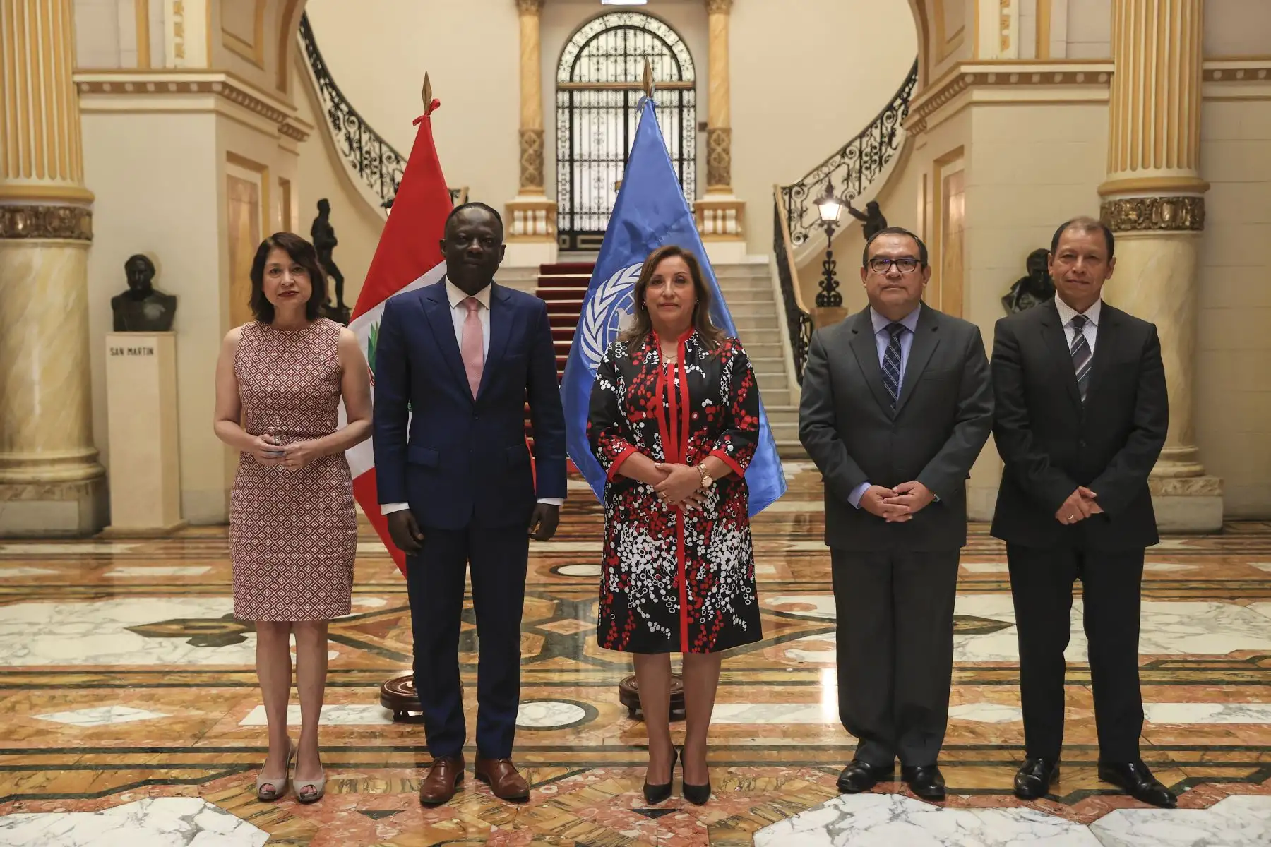 Presidenta Dina Boluarte sostiene audiencia con el relator especial sobre los derechos a la libertad de reunión pacífica y de asociación de las Naciones Unidas, Clément Voule. Foto: ANDINA/ Prensa Presidencia