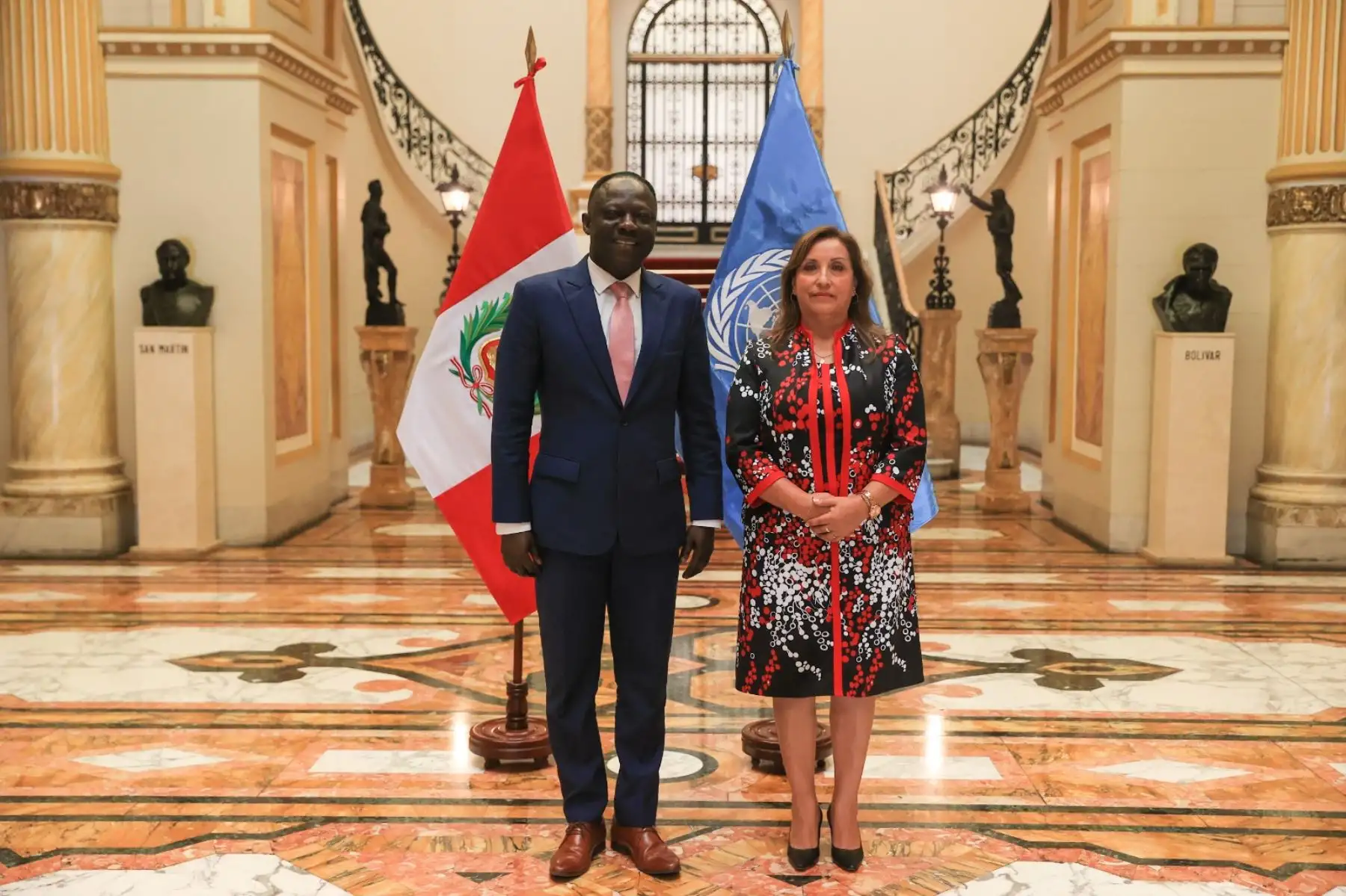 Presidenta Dina Boluarte sostiene audiencia con el relator especial sobre los derechos a la libertad de reunión pacífica y de asociación de las Naciones Unidas, Clément Voule. Foto: ANDINA/ Prensa Presidencia