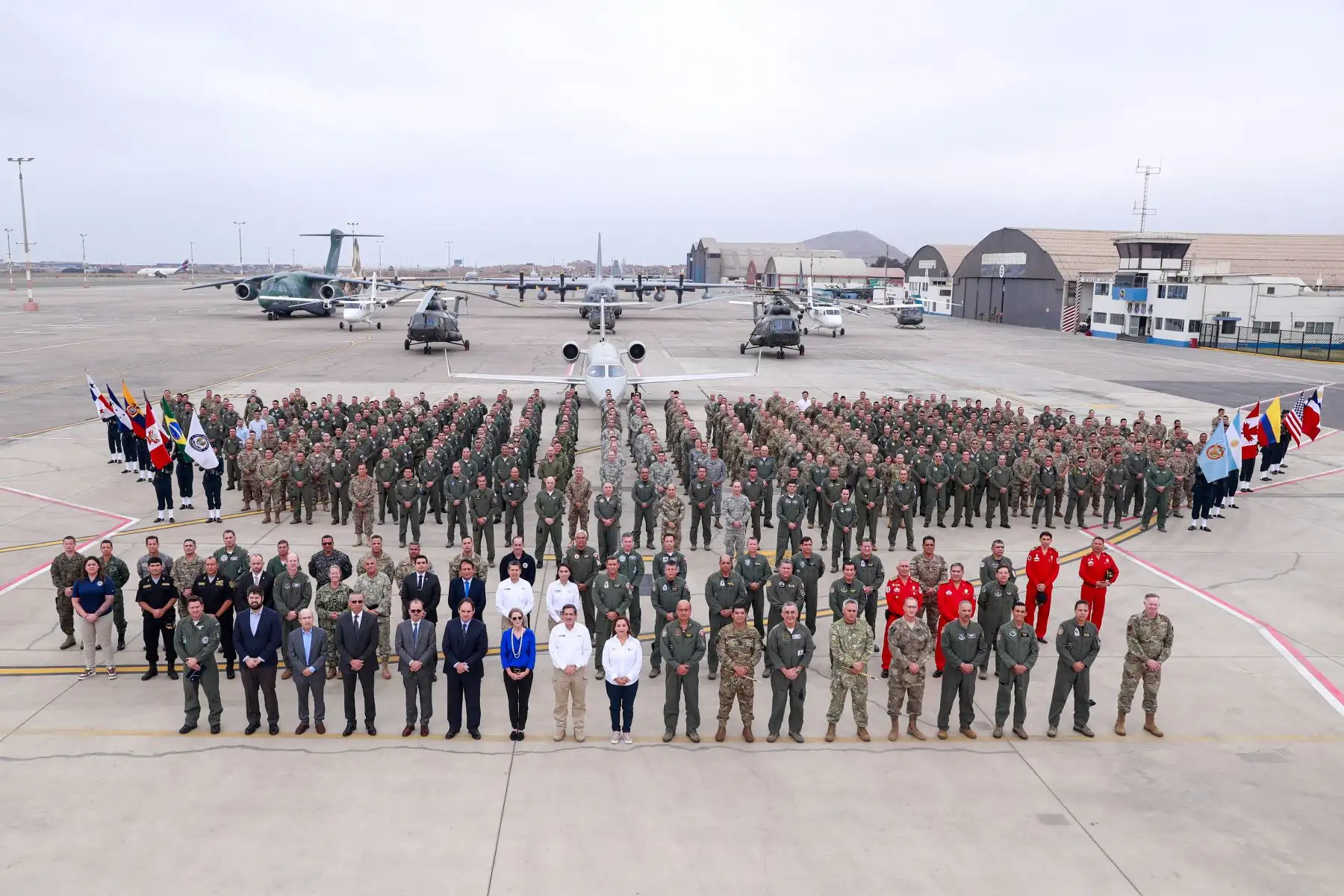 La presidenta Dina Boluarte, junto con el titular del ministerio de Defensa, Jorge Chávez Cresta y ministros de Estado, altos mandos militares, entre otras autoridades, participó en la inauguración del ejercicio multinacional del Sistema de Cooperación de las Fuerzas Americanas "Cooperación IX - Perú 2023".
Foto: ANDINA/Presidencia Perú