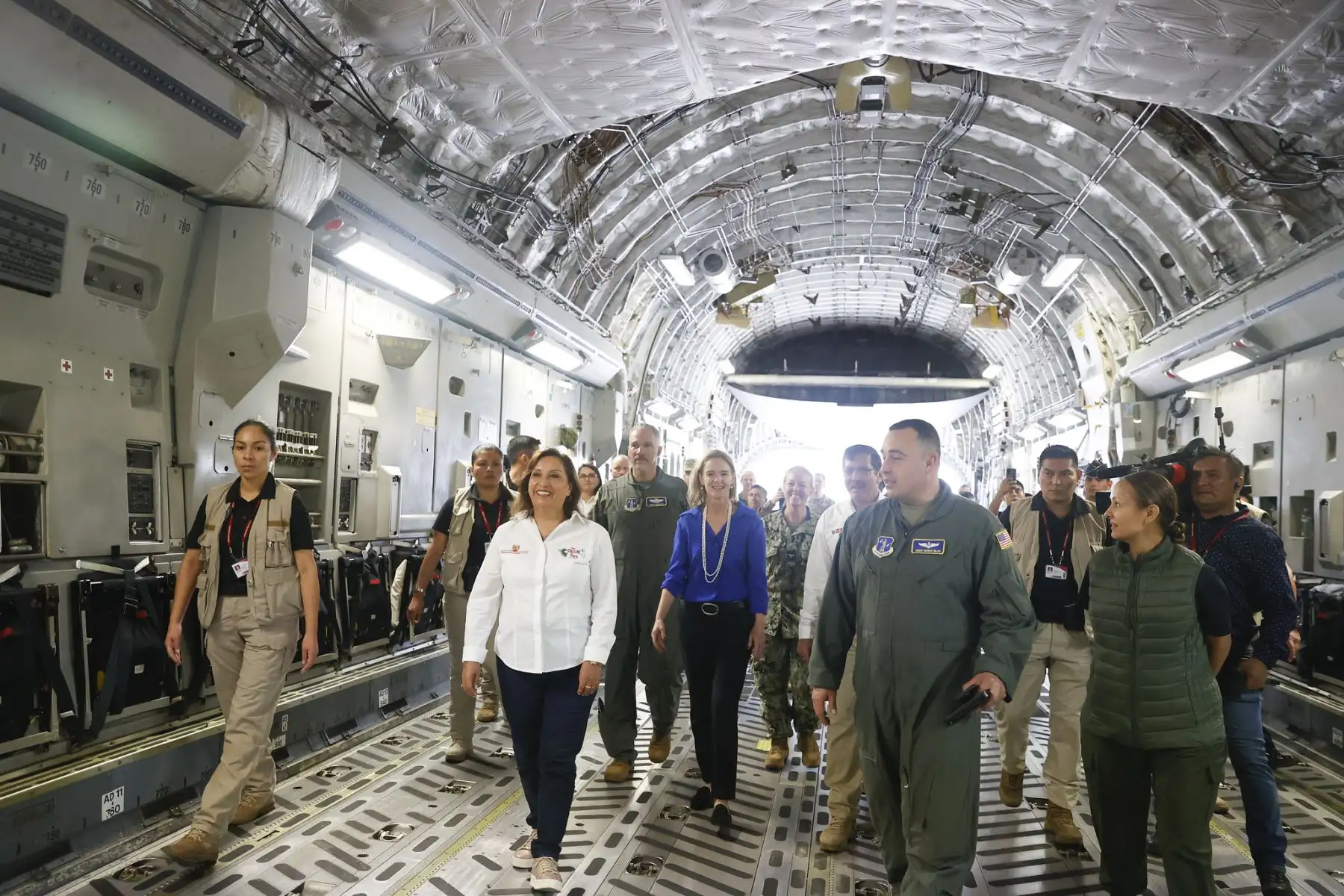La presidenta Dina Boluarte, junto con el titular del ministerio de Defensa, Jorge Chávez Cresta y ministros de Estado, altos mandos militares, entre otras autoridades, participó en la inauguración del ejercicio multinacional del Sistema de Cooperación de las Fuerzas Americanas "Cooperación IX - Perú 2023".
Foto: ANDINA/Presidencia Perú