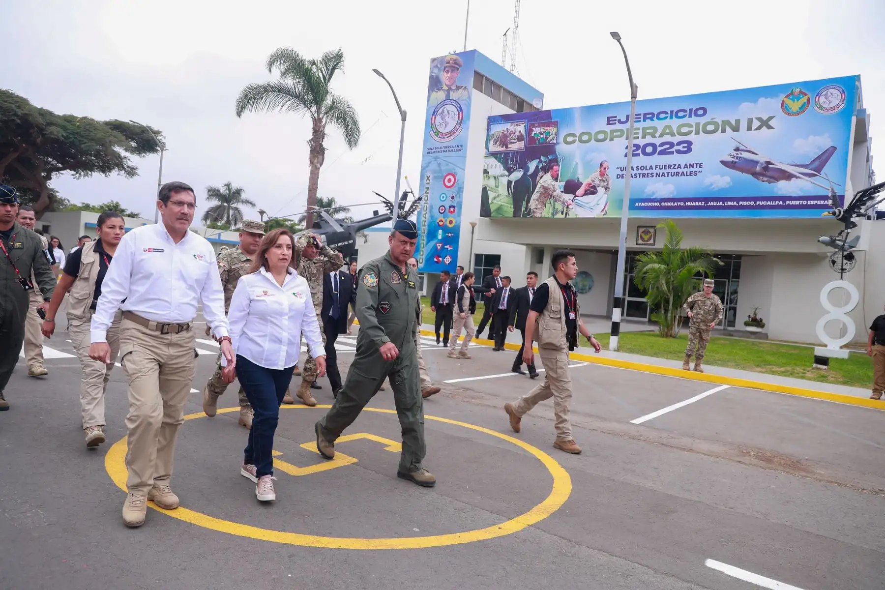 La presidenta Dina Boluarte, junto con el titular del ministerio de Defensa, Jorge Chávez Cresta y ministros de Estado, altos mandos militares, entre otras autoridades, participó en la inauguración del ejercicio multinacional del Sistema de Cooperación de las Fuerzas Americanas "Cooperación IX - Perú 2023".
Foto: ANDINA/Presidencia Perú
