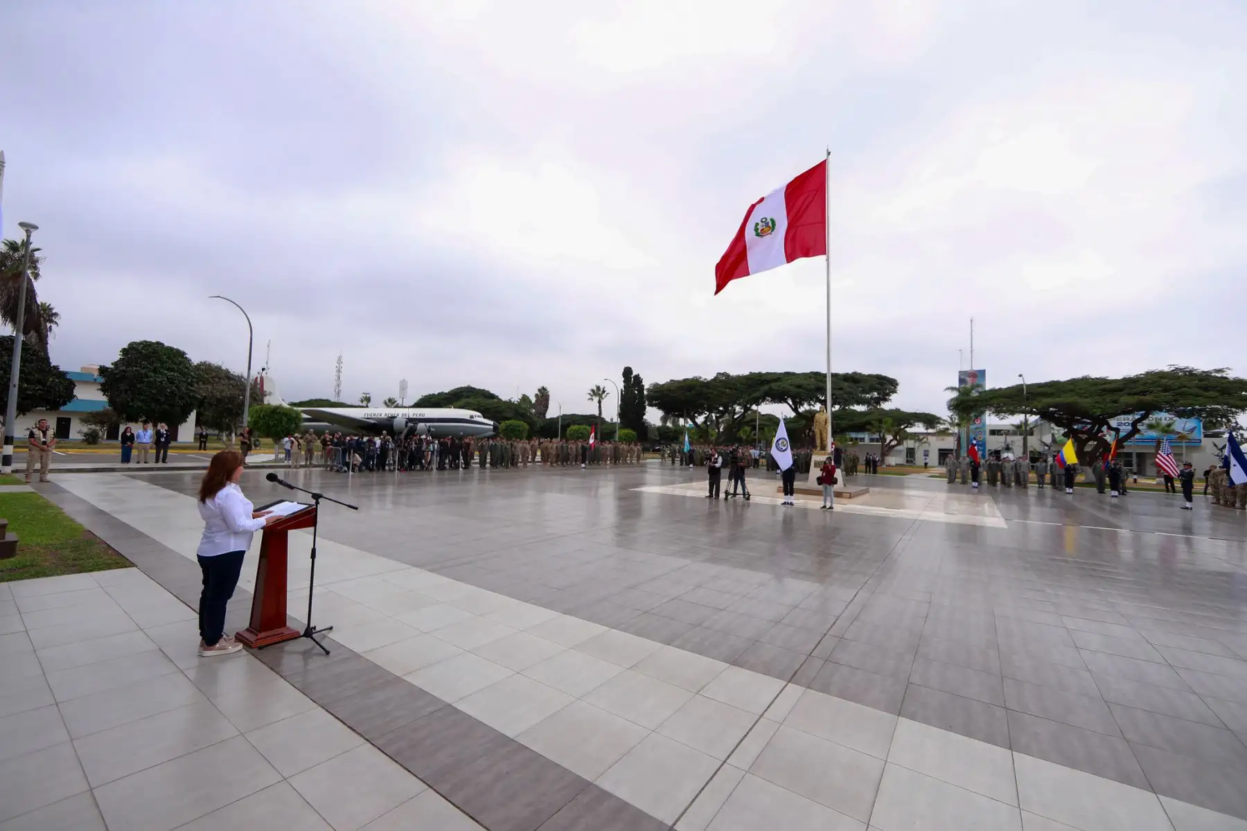 La presidenta Dina Boluarte, junto con el titular del ministerio de Defensa, Jorge Chávez Cresta y ministros de Estado, altos mandos militares, entre otras autoridades, participó en la inauguración del ejercicio multinacional del Sistema de Cooperación de las Fuerzas Americanas "Cooperación IX - Perú 2023".
Foto: ANDINA/Presidencia Perú