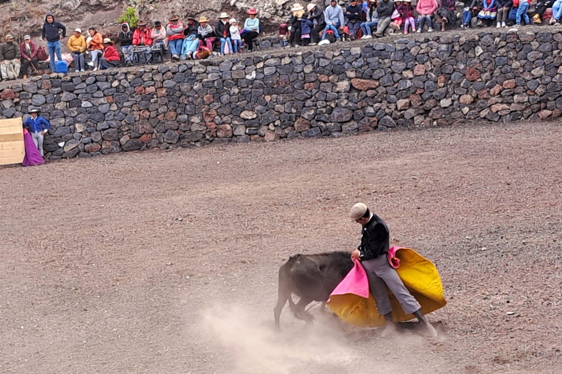 La plaza de toros está ubicada en el cráter del volcán Canalla Mauras, en el distrito de Andagua, región Arequipa. Foto: ANDINA/Municipalidad de Andagua