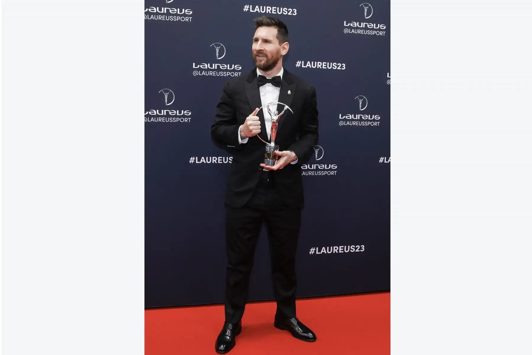 El futbolista argentino Lionel Messi posa con el premio Laureus World Sportsman of the Year durante los Laureus World Sports Awards 2023 en París, Francia, el 8 de mayo de 2023. 
Foto: EFE