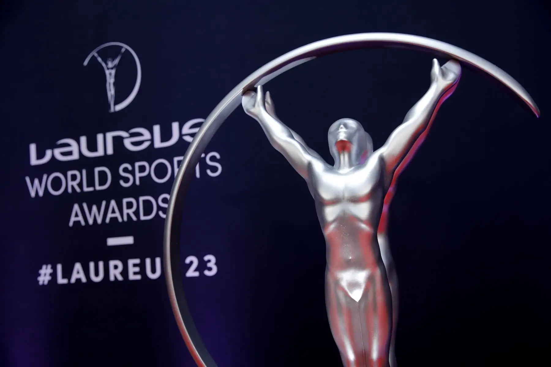 La estatua de los Premios Mundiales del Deporte Laureus 2023 en exhibición en París, Francia, La ceremonia se realiza de manera presencial nuevamente después de dos años de presentaciones virtuales debido a la pandemia de Covid-19.
Foto: EFE