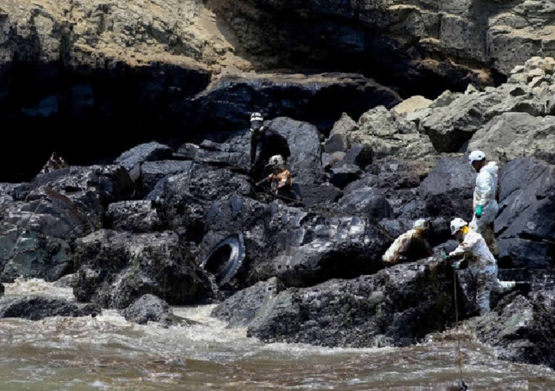 Especialistas del OEFA han verificado la presencia de restos de petróleo en cinco playas de Ventanilla y Ancón, afectados por el derrame de hidrocarburo registrado en enero del 2023.