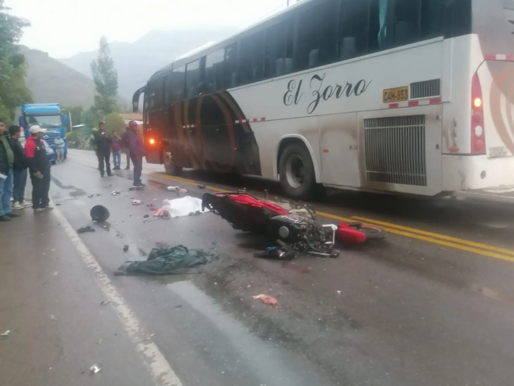 Tres miembros de una familia fallecen tras accidente de tránsito ocurrido en la provincia de Quispicanchi, en Cusco.