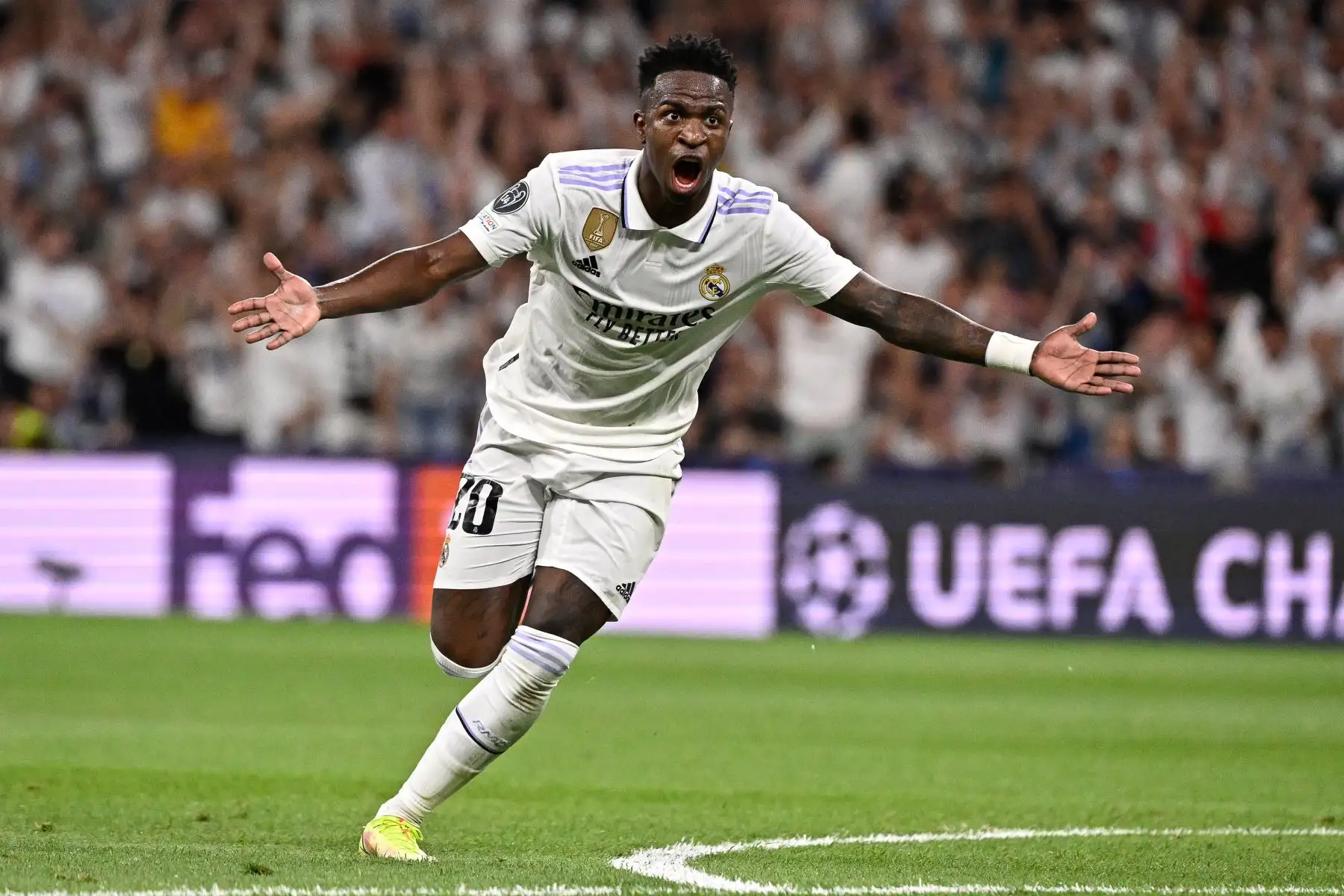 El delantero brasileño del Real Madrid, Vinicius Junior, celebra después de marcar el primer gol de su equipo durante el partido de ida de la semifinal de la Liga de Campeones de la UEFA entre el Real Madrid CF y el Manchester City en el estadio Santiago Bernabéu de Madrid el 9 de mayo de 2023.
Foto: AFP