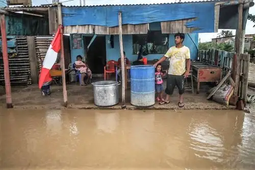Familia damnificada por las lluvias intensas e inundaciones en el norte del Perú. Foto: Unicef/Difusión.
