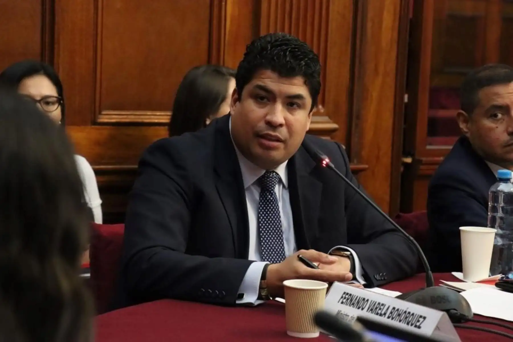 Ministro de Trabajo y Promoción del Empleo, Fernando Varela, manifestó en el Congreso de la República que su gestión combatirá la informalidad laboral. Foto: Cortesía.