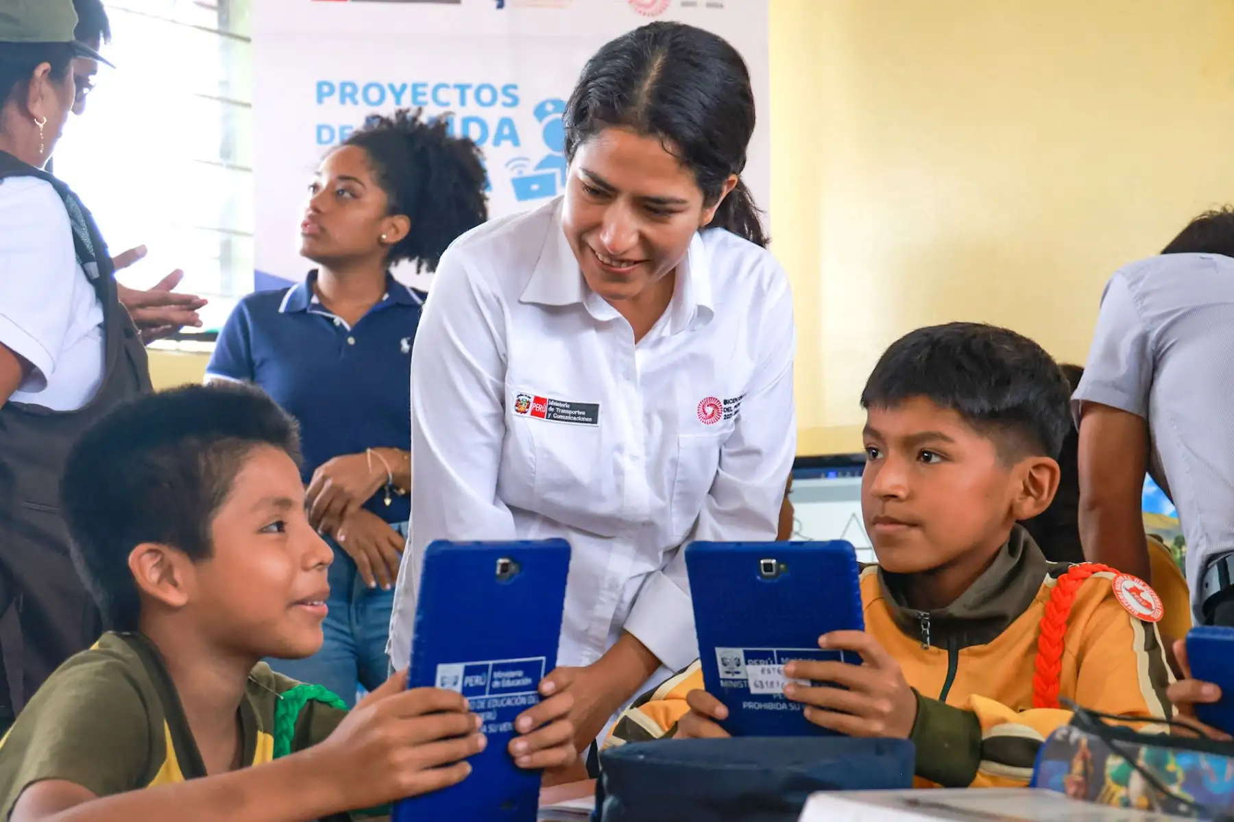 La ministra de Transportes y Comunicaciones, Paola Lazarte, puso en marcha este martes el proyecto de banda ancha en la región Ica, que conectará a 50 colegios, 58 postas médicas y 8 comisarías de 81 centros poblados.
Foto: ANDINA/MTC