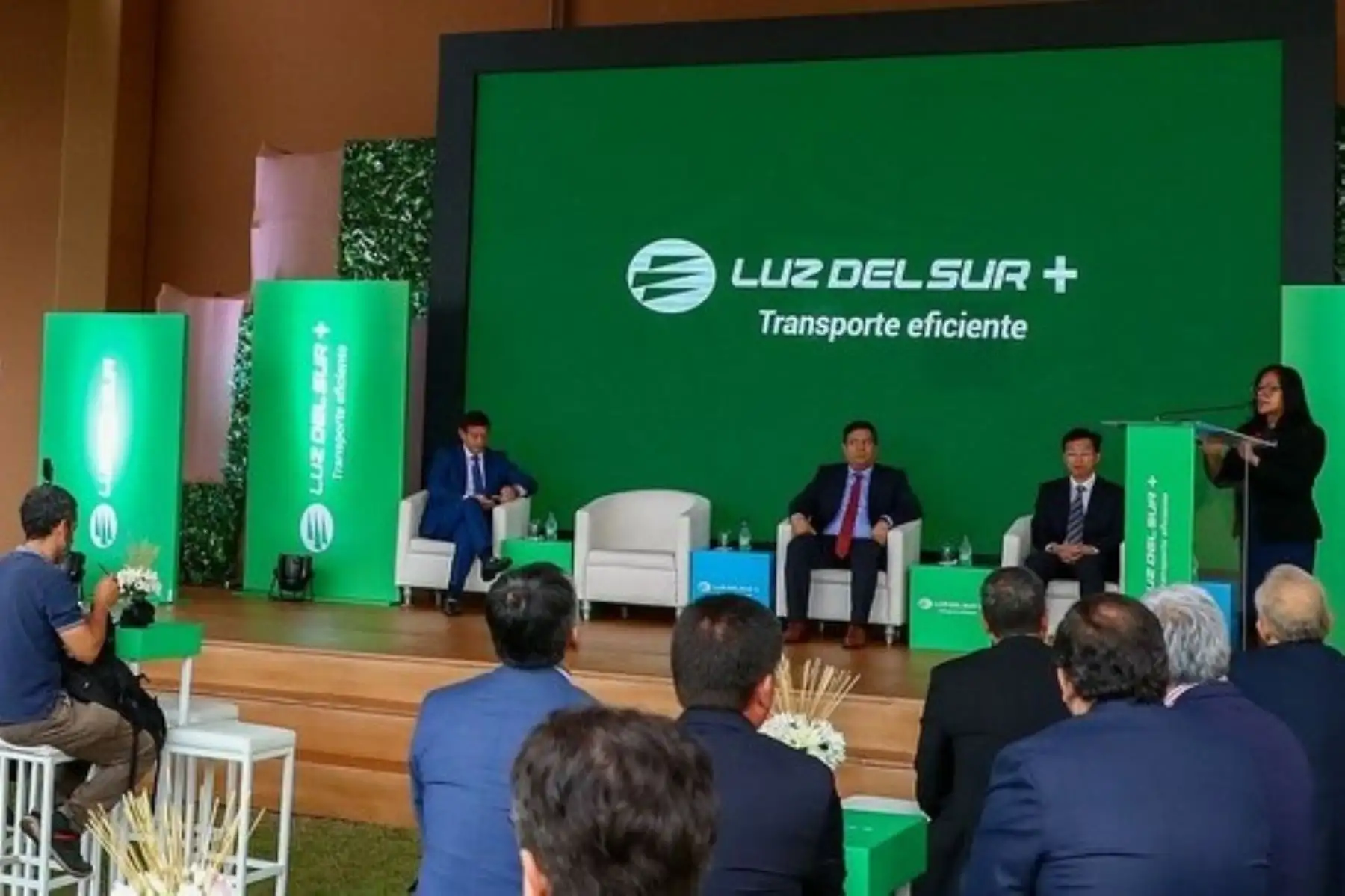 La ministra del Ambiente, Albina Ruiz, destacó la contribución del sector privado en las acciones de mitigación del cambio climático. Foto: Minam