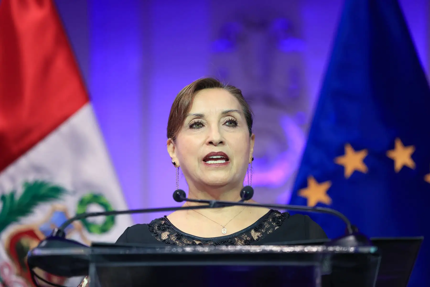 La presidenta de la República, Dina Boluarte, junto con la canciller Ana Cecilia Guervasi y el embajador de la Unión Europea en Perú,  Gaspar Frontini, participaron de la ceremonia por el Día de Europa realizada en el Museo de Arte de Lima.
Foto: ANDINA/Presidencia Perú