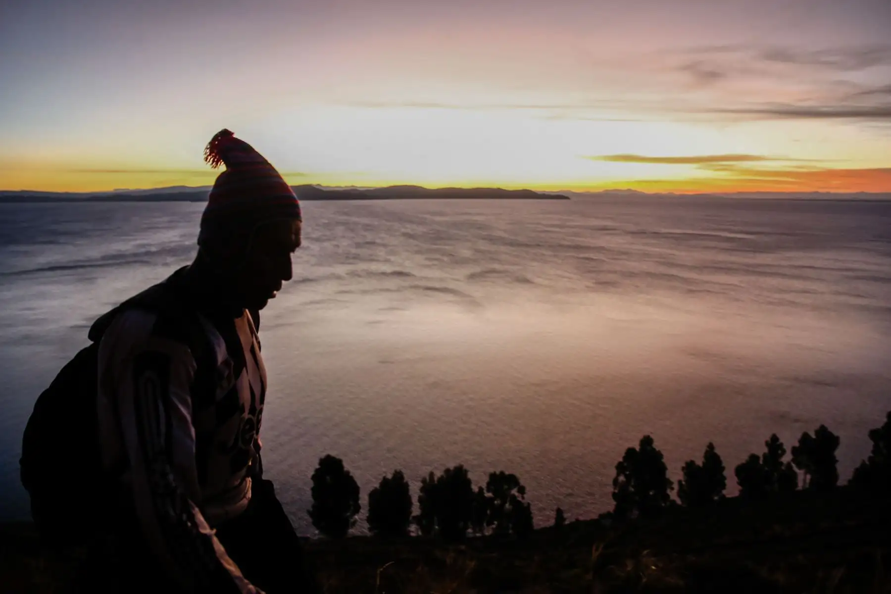 La isla de Taquile es parte del territorio de la cultura aimara, la cual se caracteriza por su rica historia y tradiciones. Una vez ahí los visitantes podrán explorar sobre la región y aprender sobre la vida cotidiana y las creencias de los habitantes, que son conocidos por su sistema de organización social, en donde todos los miembros de la comunidad participan en la toma de decisiones y en la solución de problemas.
Foto: ANDINA/Andrés Valle