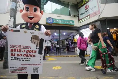 El Ministerio del Interior, la Policía Nacional del Perú y los comerciantes del emporio de Gamarra se unen para combatir el delito extorsivo "gota a gota" y contribuir a la desarticulación de las mafias nacionales e internacionales que amenazan y atentan contra la vida de miles de trabajadores y emprendedores. Foto: ANDINA/Juan Carlos Guzmán Negrini.
