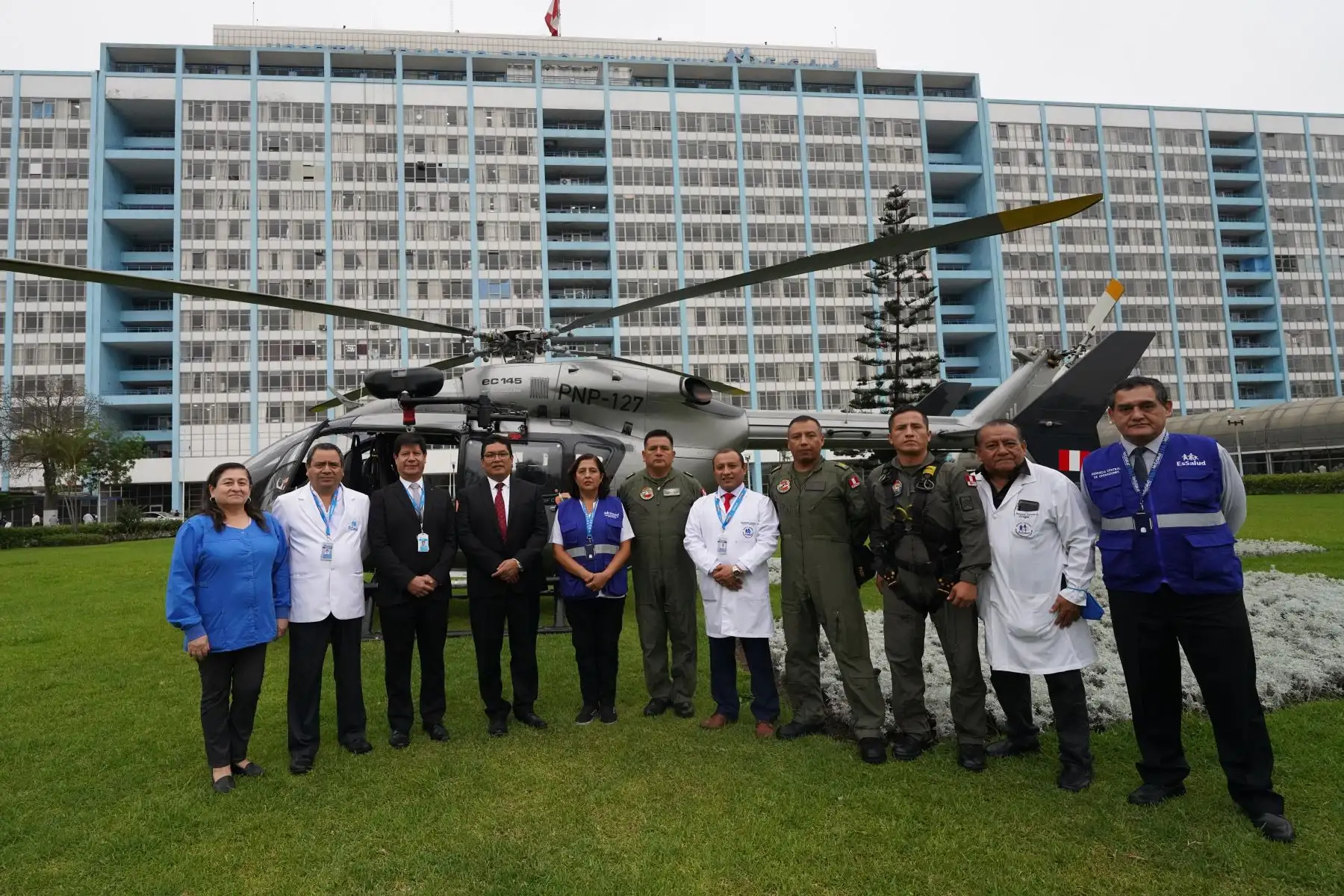 El presidente ejecutivo de EsSalud, Dr. Arturo Orellana Vicuña, supervisó la llegada de los órganos al Hospital Nacional Edgardo Rebagliati Martins e invocó a la población a reflexionar sobre la decisión de ser donante de órganos y comunicarlo a nuestros familiares.
Foto: ANDINA/EsSalud