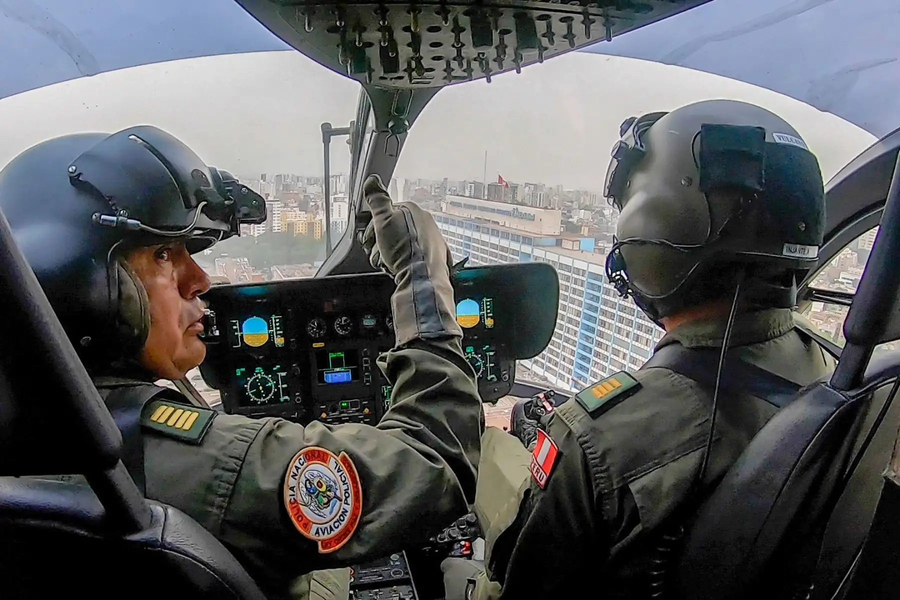 Los órganos donados llegaron al aeropuerto Jorge Chávez en un vuelo privado (charter). Con el apoyo de un helicóptero de la Policía Nacional, el corazón pudo ser trasladado rápidamente al hospital Rebagliati con destino al Incor, mientras que los demás órganos se dirigieron a los nosocomios por medio de ambulancias de STAE.
Foto: ANDINA/EsSalud