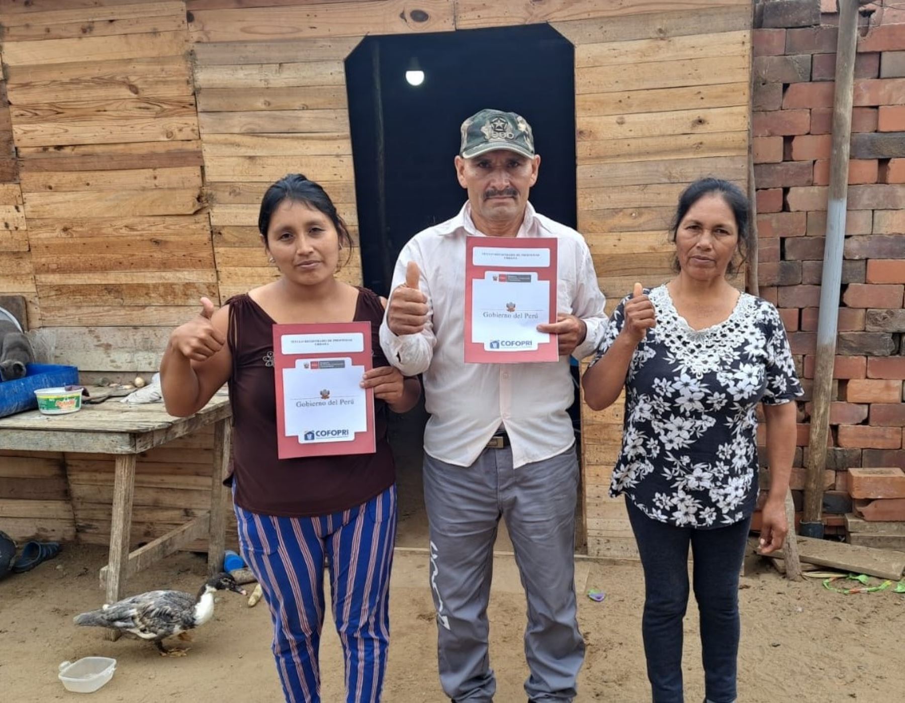 Cerca de 1,000 pobladores de la provincia de Huaral, región Lima, se benefician con entrega de títulos de propiedad que entregó Cofopri.