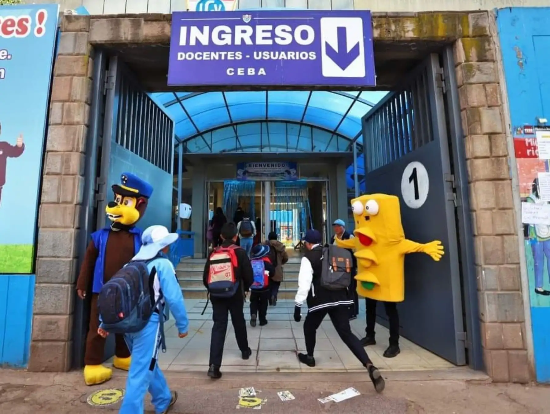 Escolares de Cusco retornan a sus labores presenciales al culminar la caída de nieve y lluvias en la región. Foto: ANDINA/difusión.