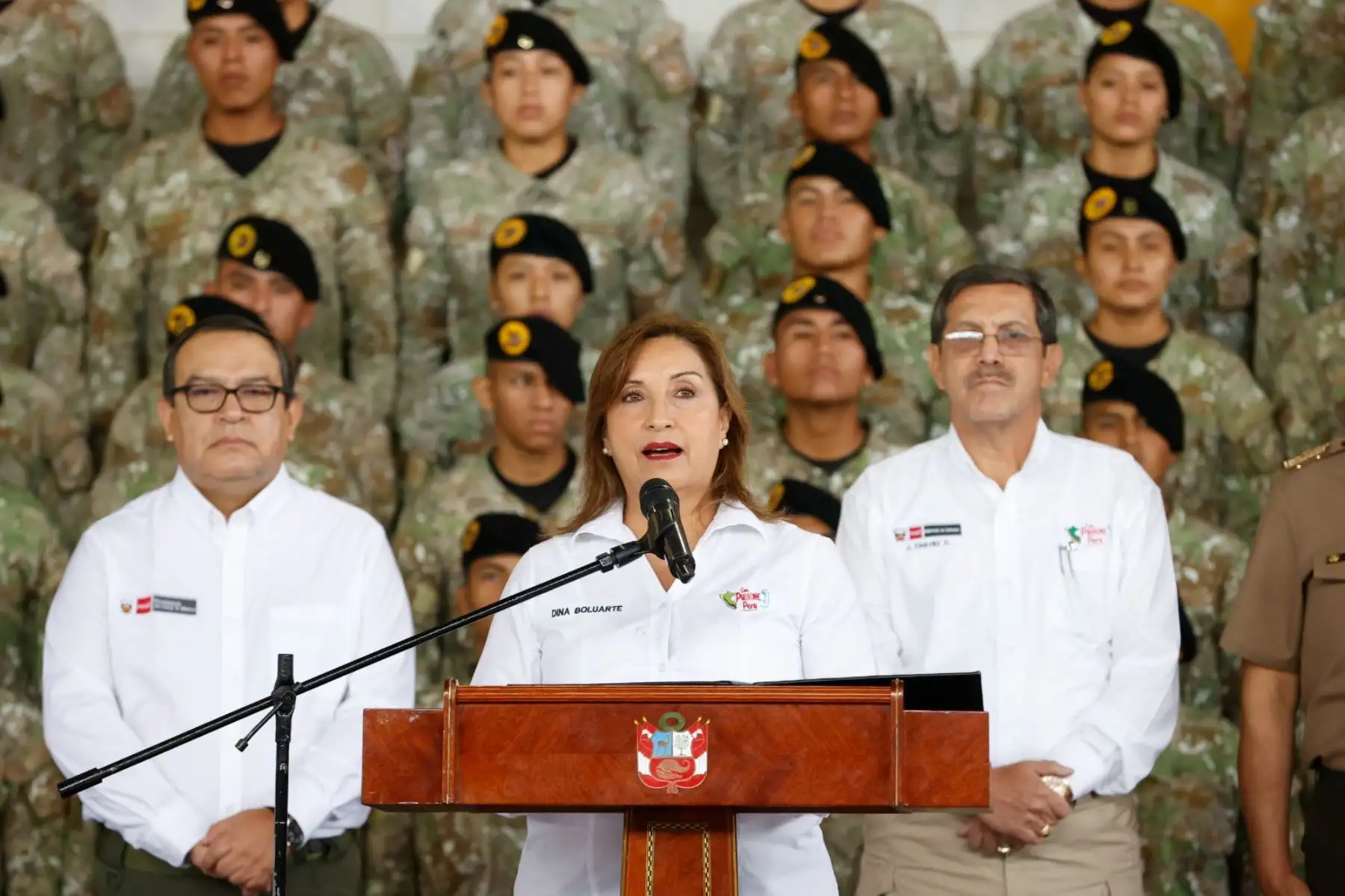 Presidenta Dina Boluarte participa en firma de convenio marco de cooperación entre Minsa y Mindef para el incremento de la cobertura asistencial en el marco del aseguramiento universal en salud. Foto: ANDINA/ Prensa Presidencia