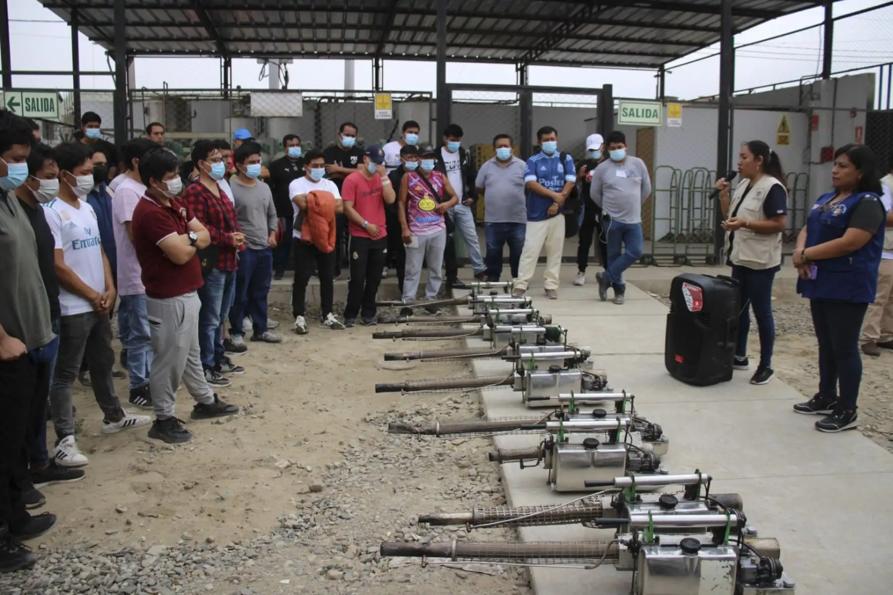 Un total de 130 personas, entre fumigadores y registradores, son capacitadas en el manejo de los equipos para sumarse a la lucha contra el dengue. Foto: ANDINA/Difusión