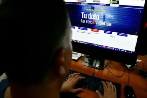 Si algún ciudadano posee datos idóneos que ayuden a la PNP a identificar y detener a los responsables del homicidio, puede denunciarlos de manera anónima, gratuita y confidencial.