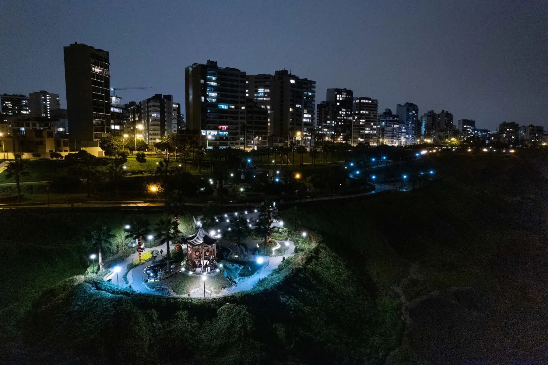 Vista nocturna de la ciudad de Lima. Foto: ANDINA/Daniel Bracamonte