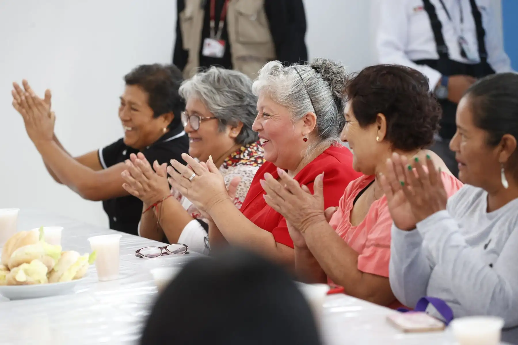 Presidenta Dina Boluarte visitó el comedor popular "Sol Naciente" que atiende a población vulnerable desde hace 25 años en Carabayllo.

Foto: ANDINA/Prensa Presidencia