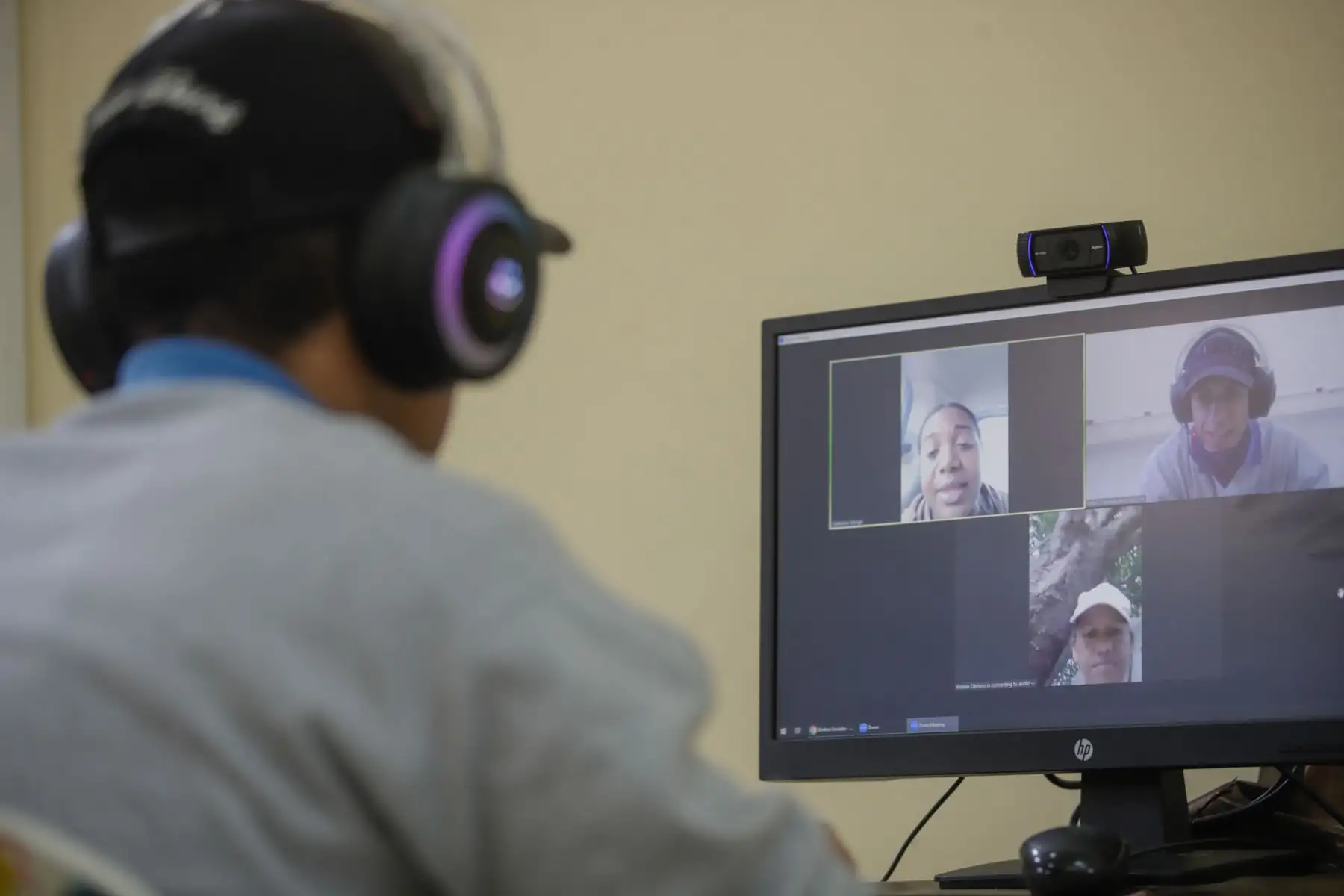 Algunos internos de nacionalidad extranjera tuvieron la oportunidad de conectarse virtualmente con sus madres y esposas para poder compartir un momento de felicidad con emotivos mensajes.
Foto: ANDINA/Juan Carlos Guzmán