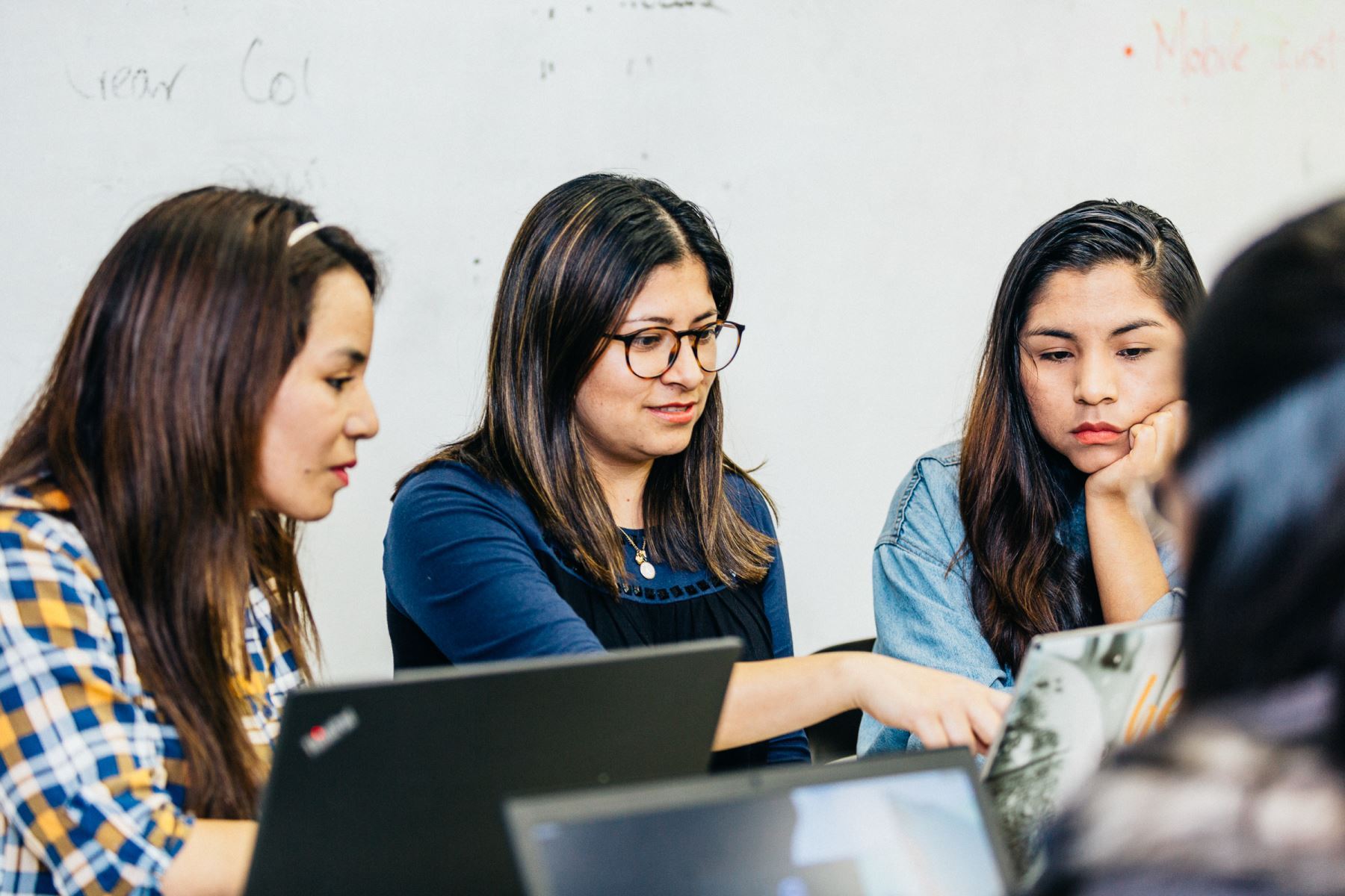 Las mujeres de Perú y EE.UU. crearon una Skill de salud mental que busca ayudar a identificar el estado de ánimo de la persona usuaria, entregando técnicas de respiración y meditación y recibieron 700 dólares cada una.